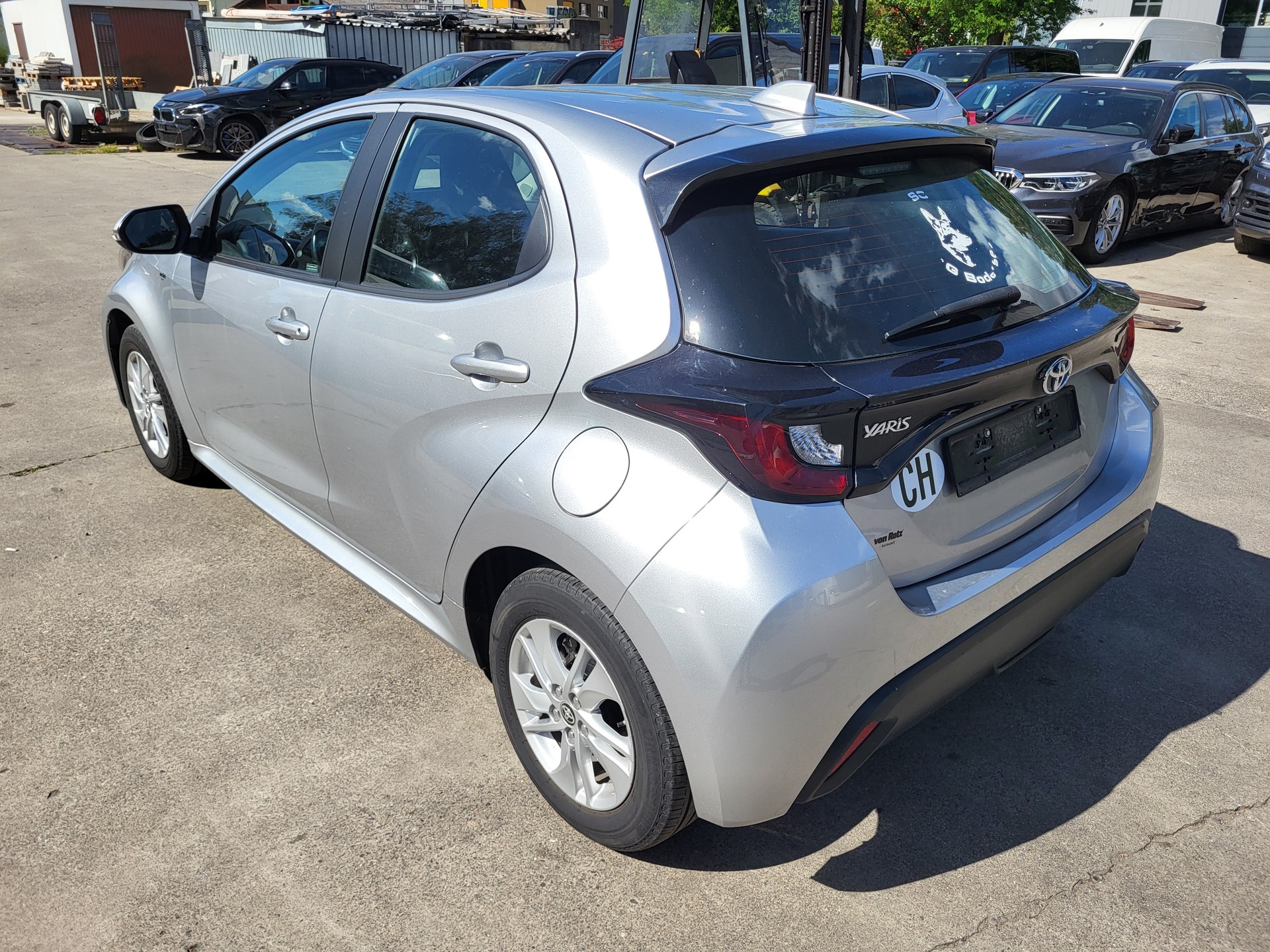 TOYOTA Yaris 1.5 Comfort e-CVT-image-1