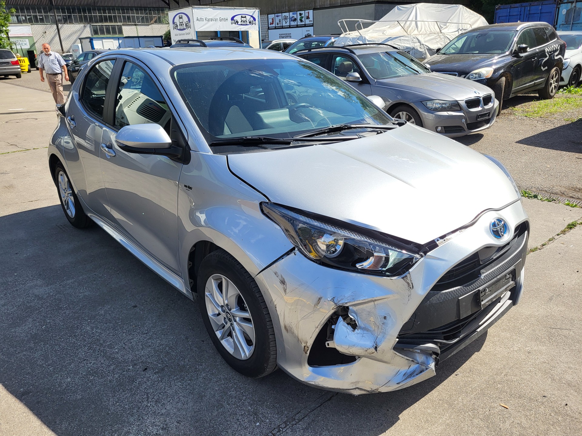 TOYOTA Yaris 1.5 Comfort e-CVT-image-6