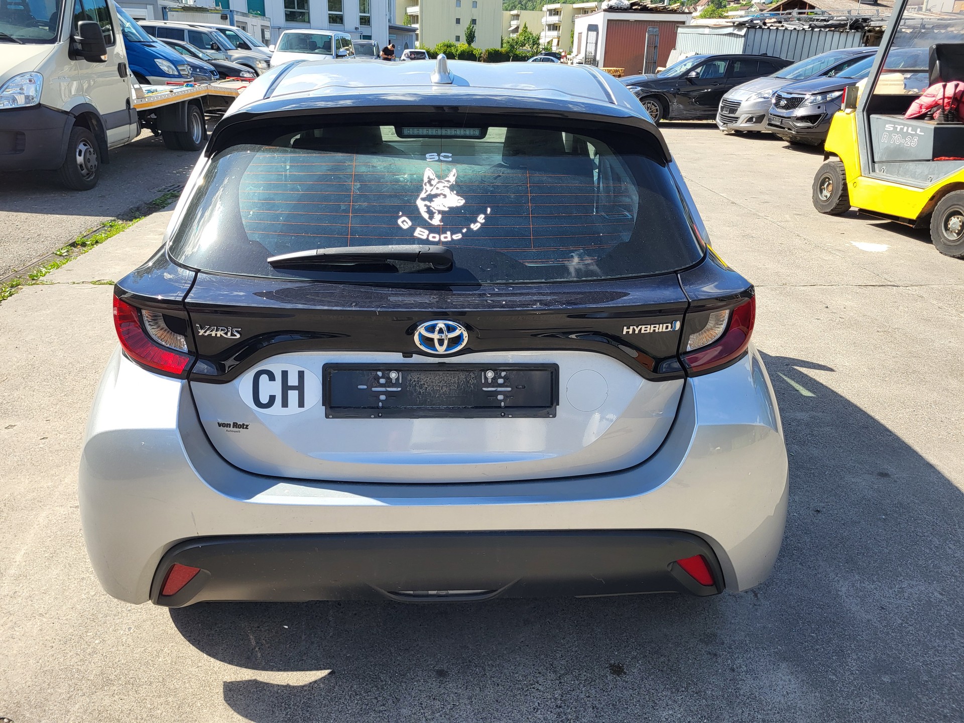 TOYOTA Yaris 1.5 Comfort e-CVT-image-3