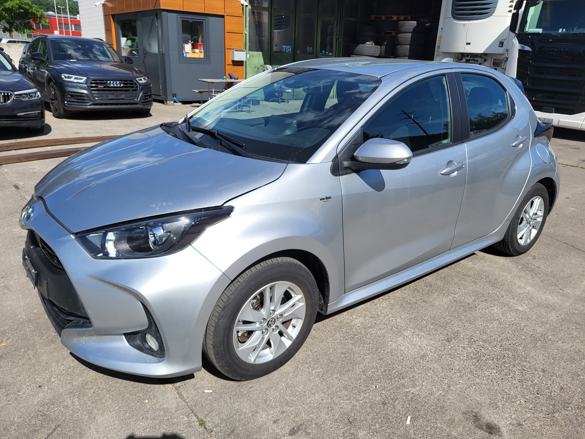 TOYOTA Yaris 1.5 Comfort e-CVT-image-9