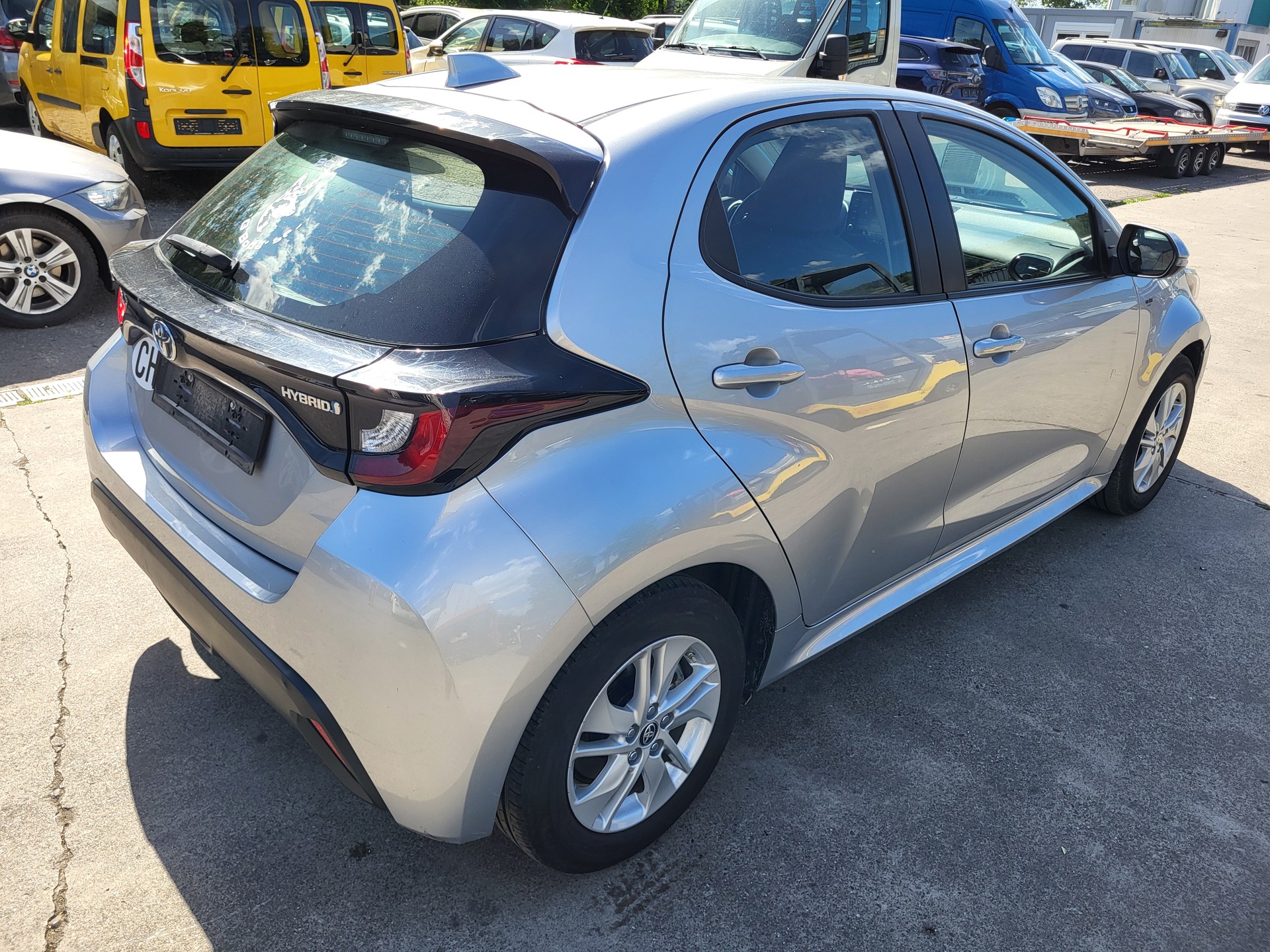 TOYOTA Yaris 1.5 Comfort e-CVT-image-4