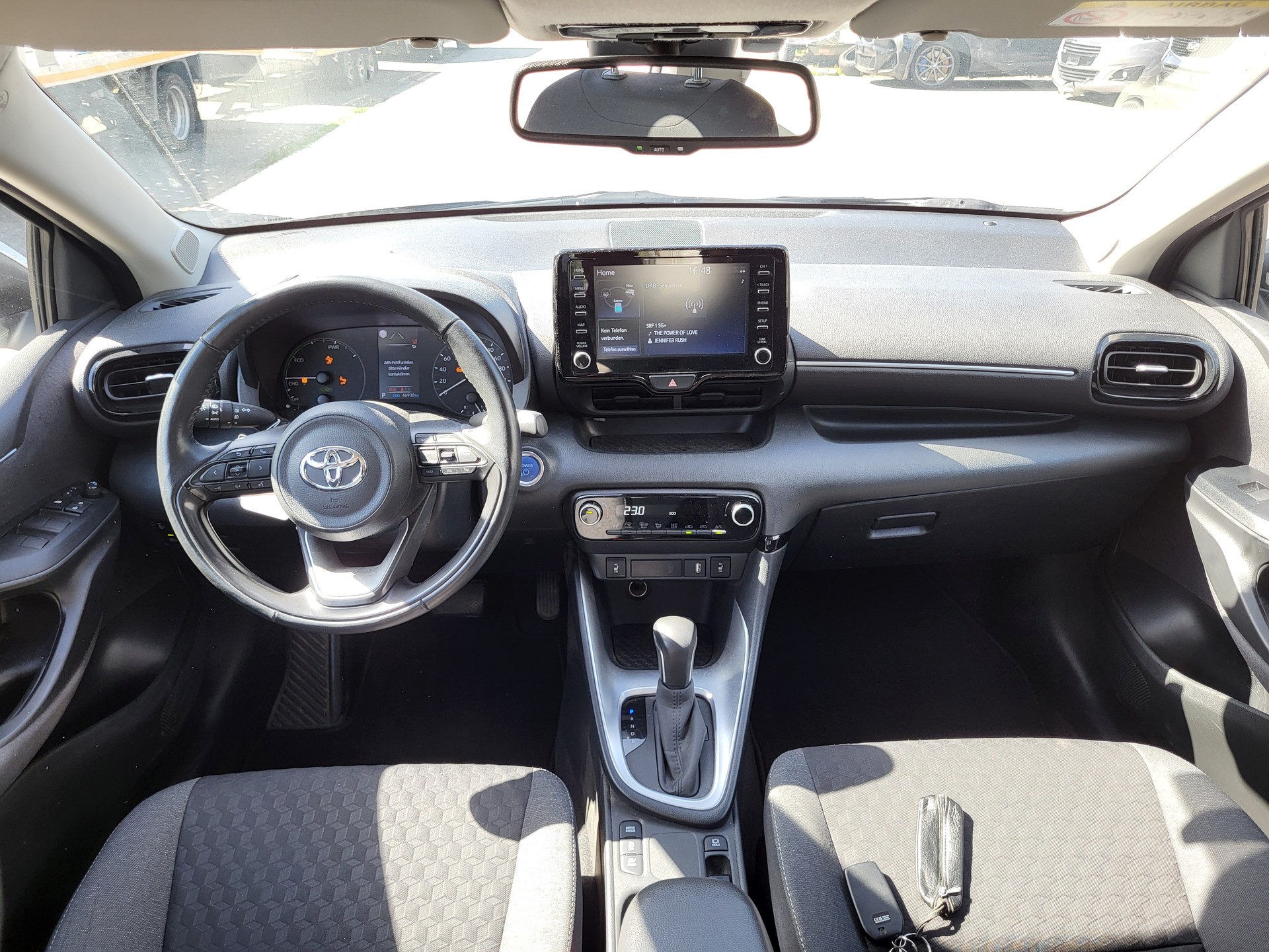 TOYOTA Yaris 1.5 Comfort e-CVT-image-13