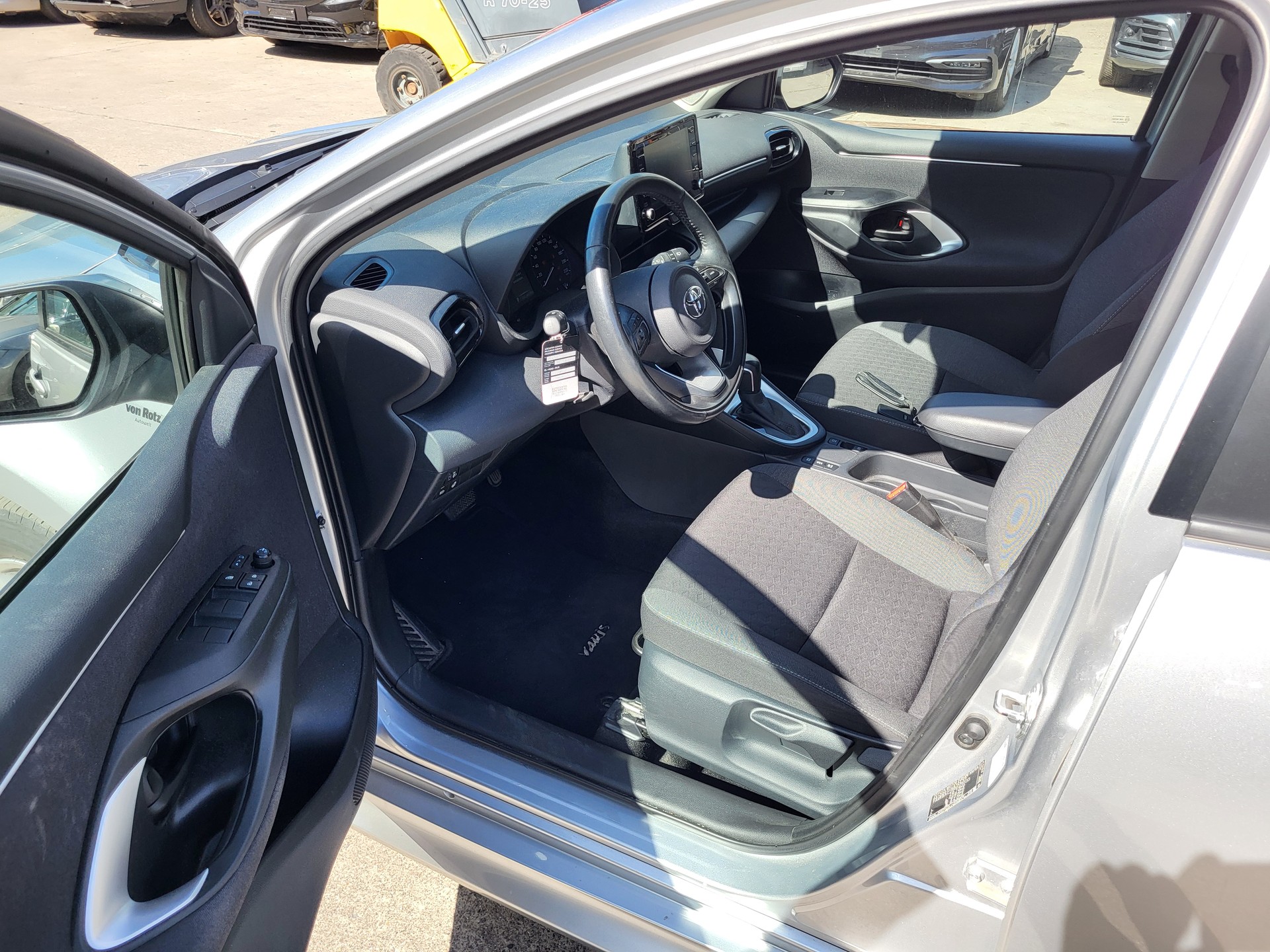 TOYOTA Yaris 1.5 Comfort e-CVT-image-11