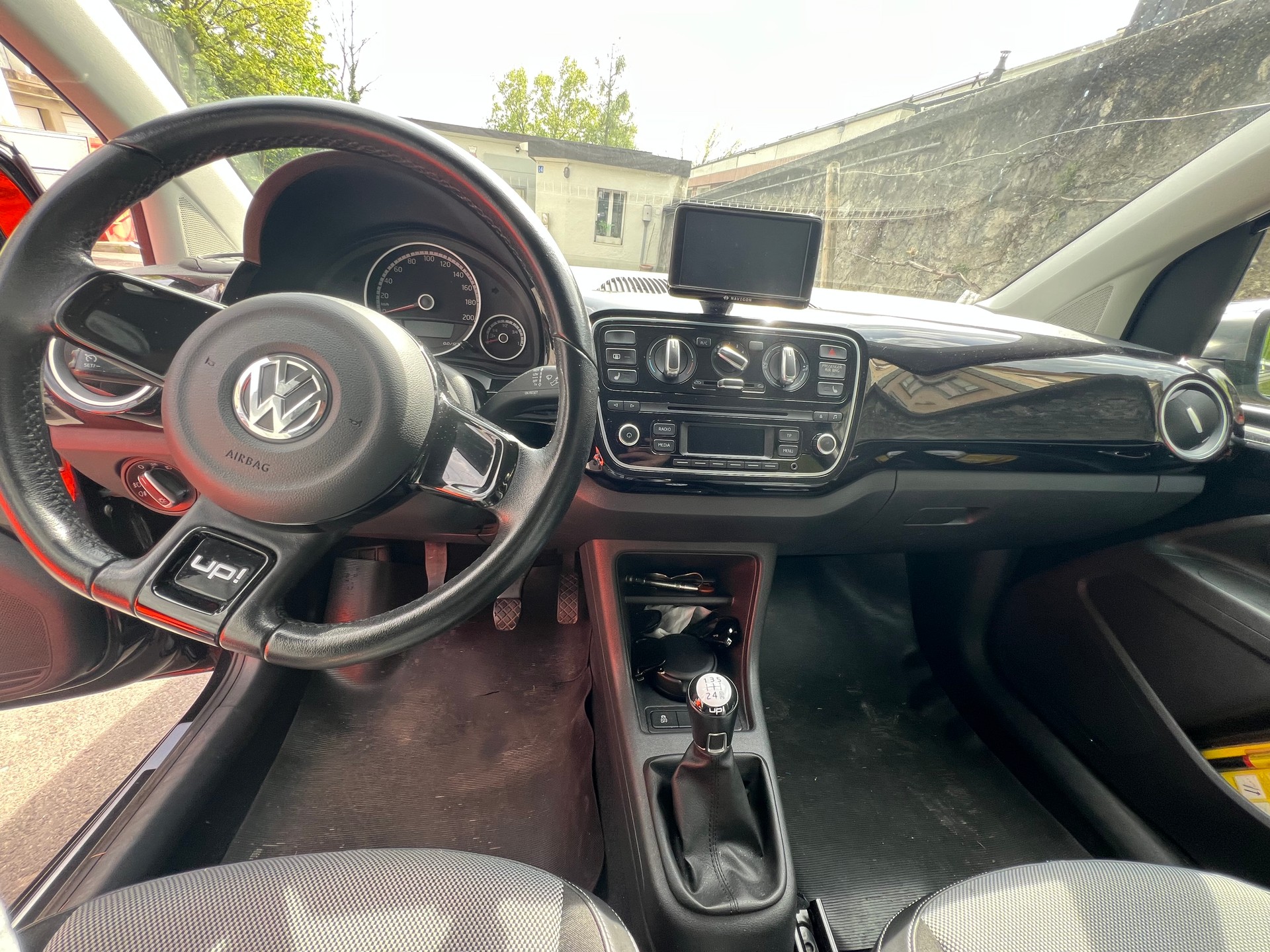 VW 1.0 MPI 75 Black / White-image-4