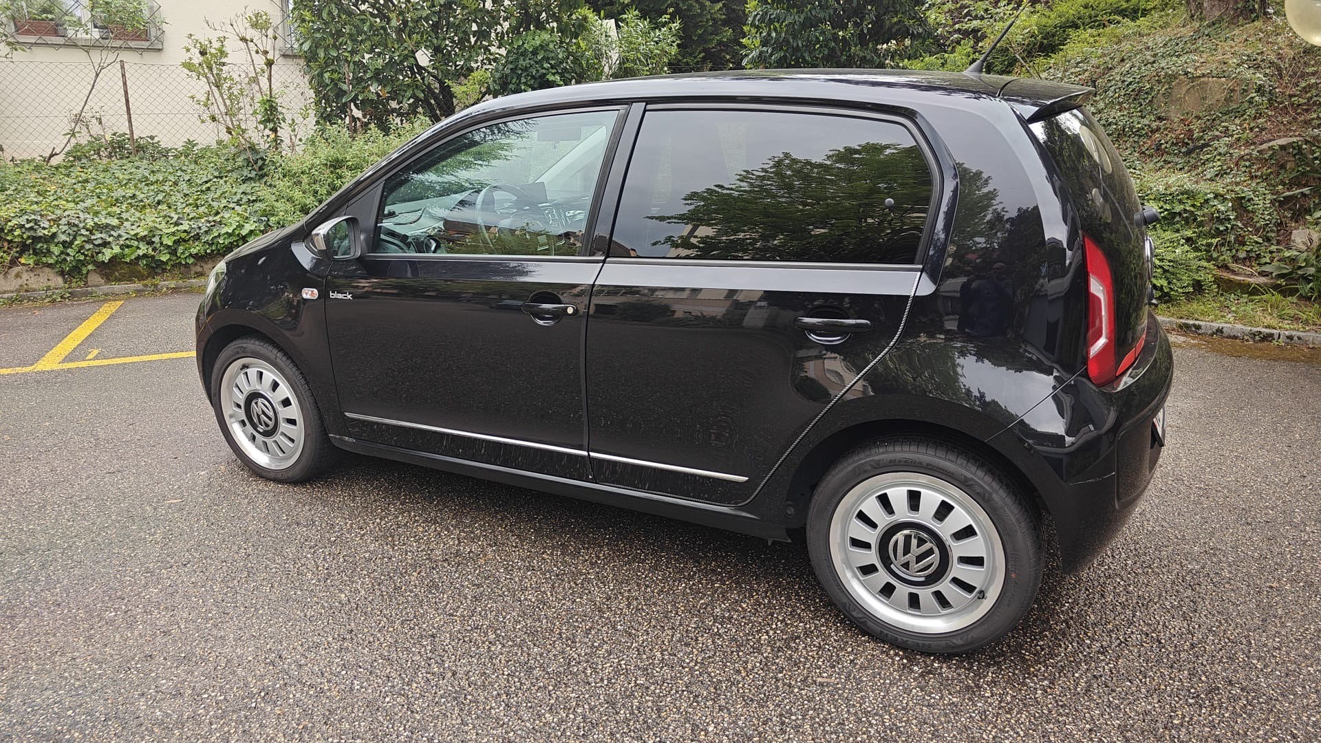 VW 1.0 MPI 75 Black / White-image-0