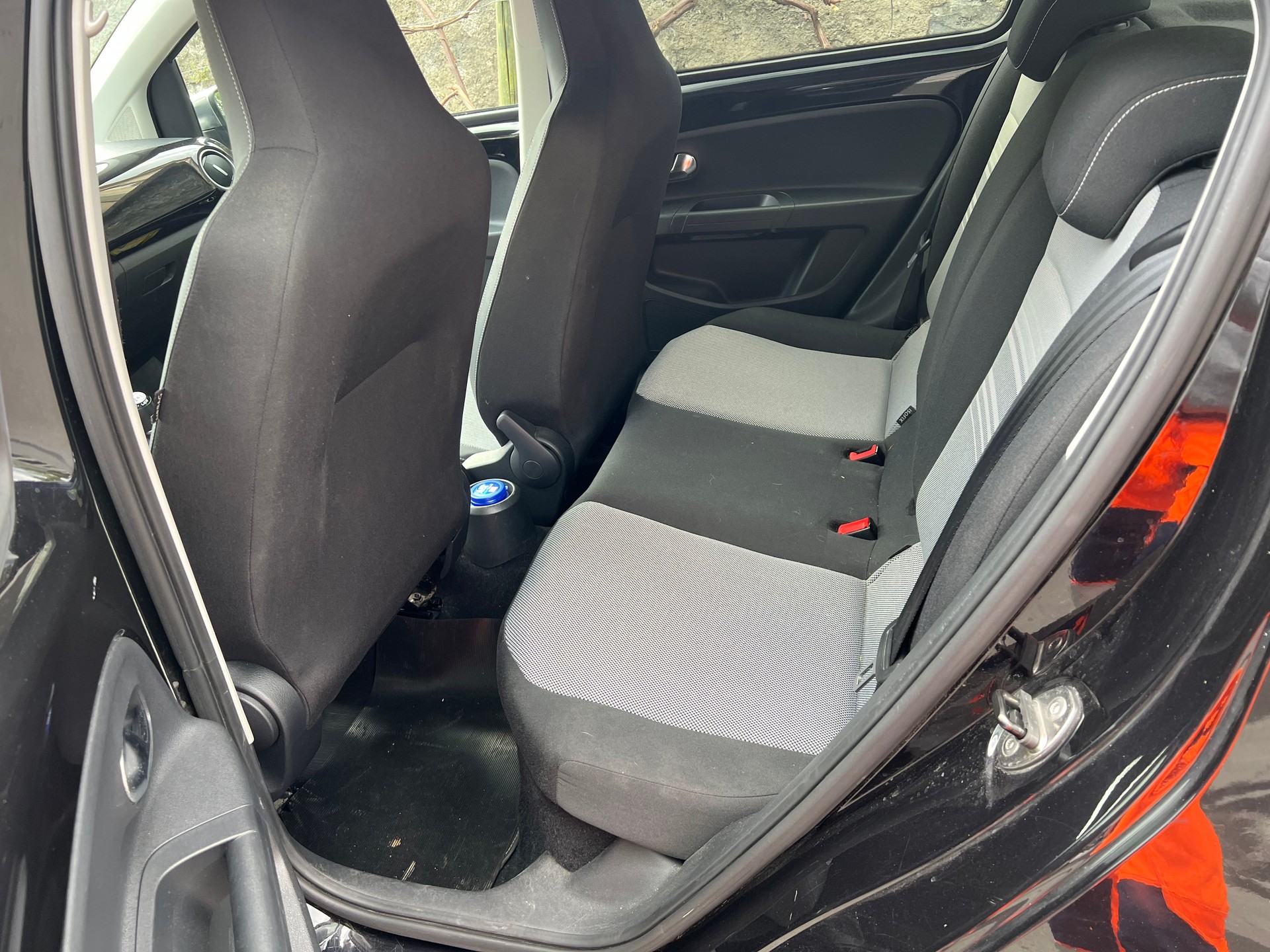 VW 1.0 MPI 75 Black / White-image-5