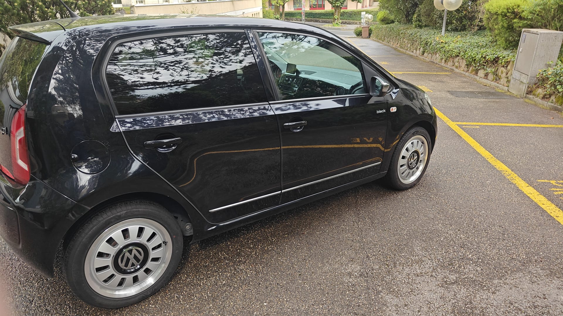 VW 1.0 MPI 75 Black / White-image-1