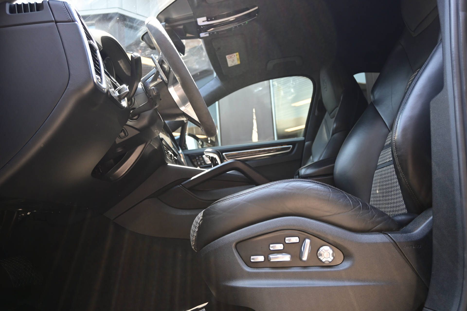 PORSCHE Cayenne Coupé V6 E-Hybrid-image-10