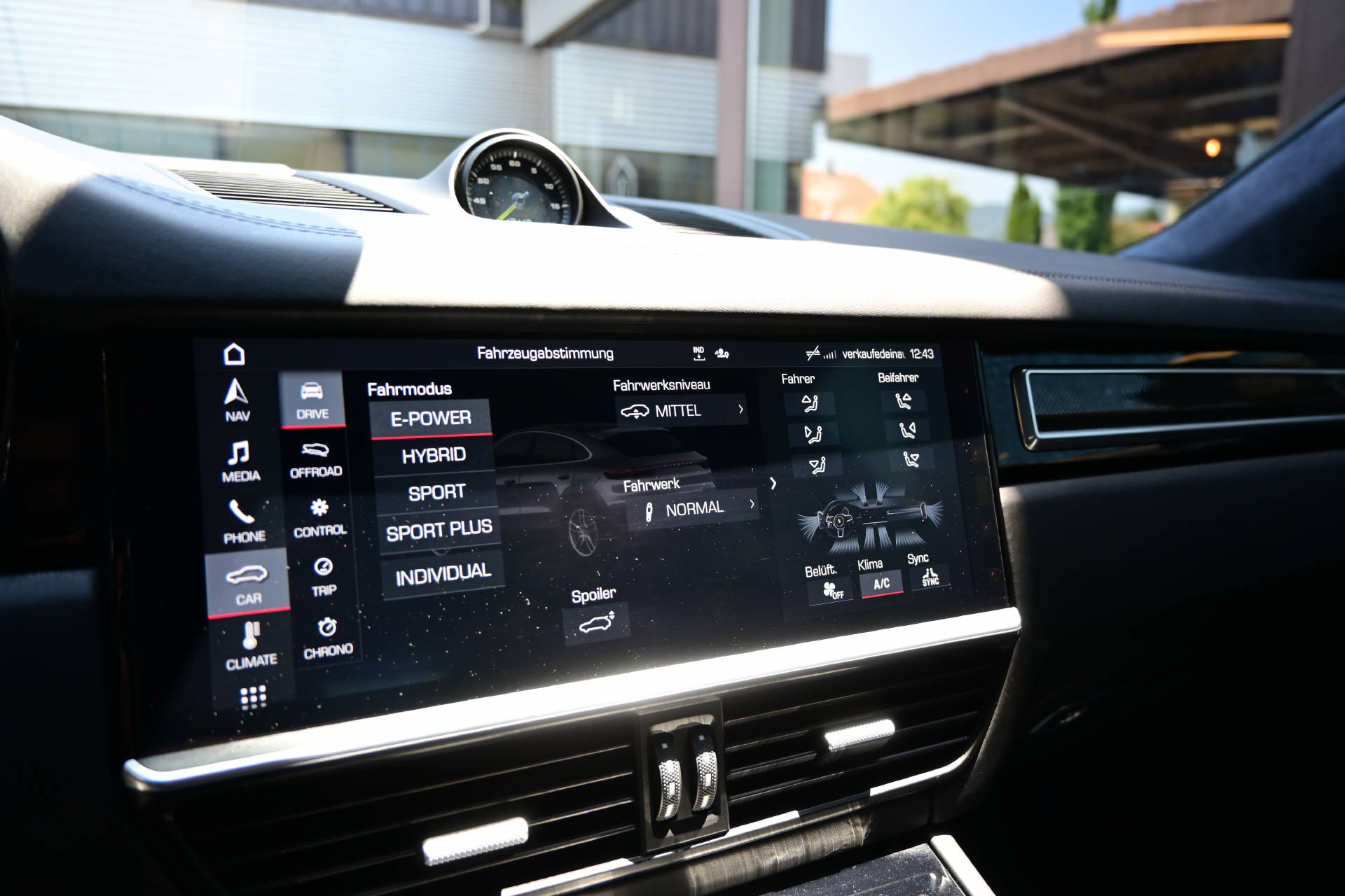 PORSCHE Cayenne Coupé V6 E-Hybrid-image-12