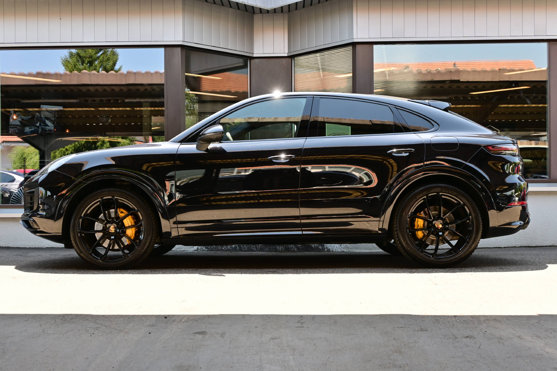 PORSCHE Cayenne Coupé V6 E-Hybrid-image-3