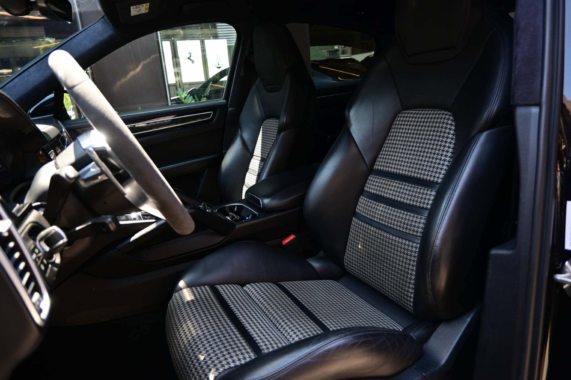 PORSCHE Cayenne Coupé V6 E-Hybrid-image-9