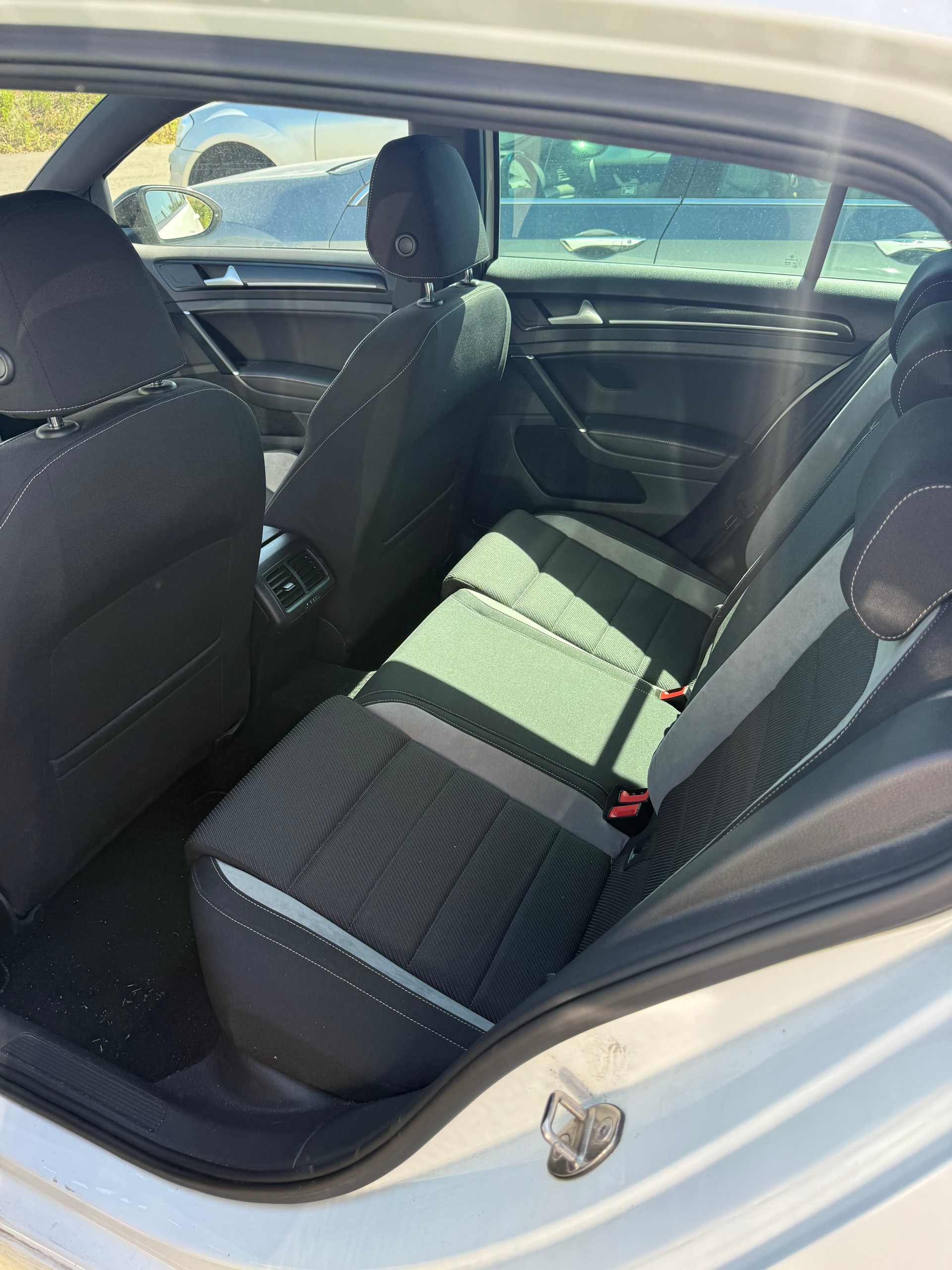 VW Golf 2.0 TSI R 4Motion DSG-image-4