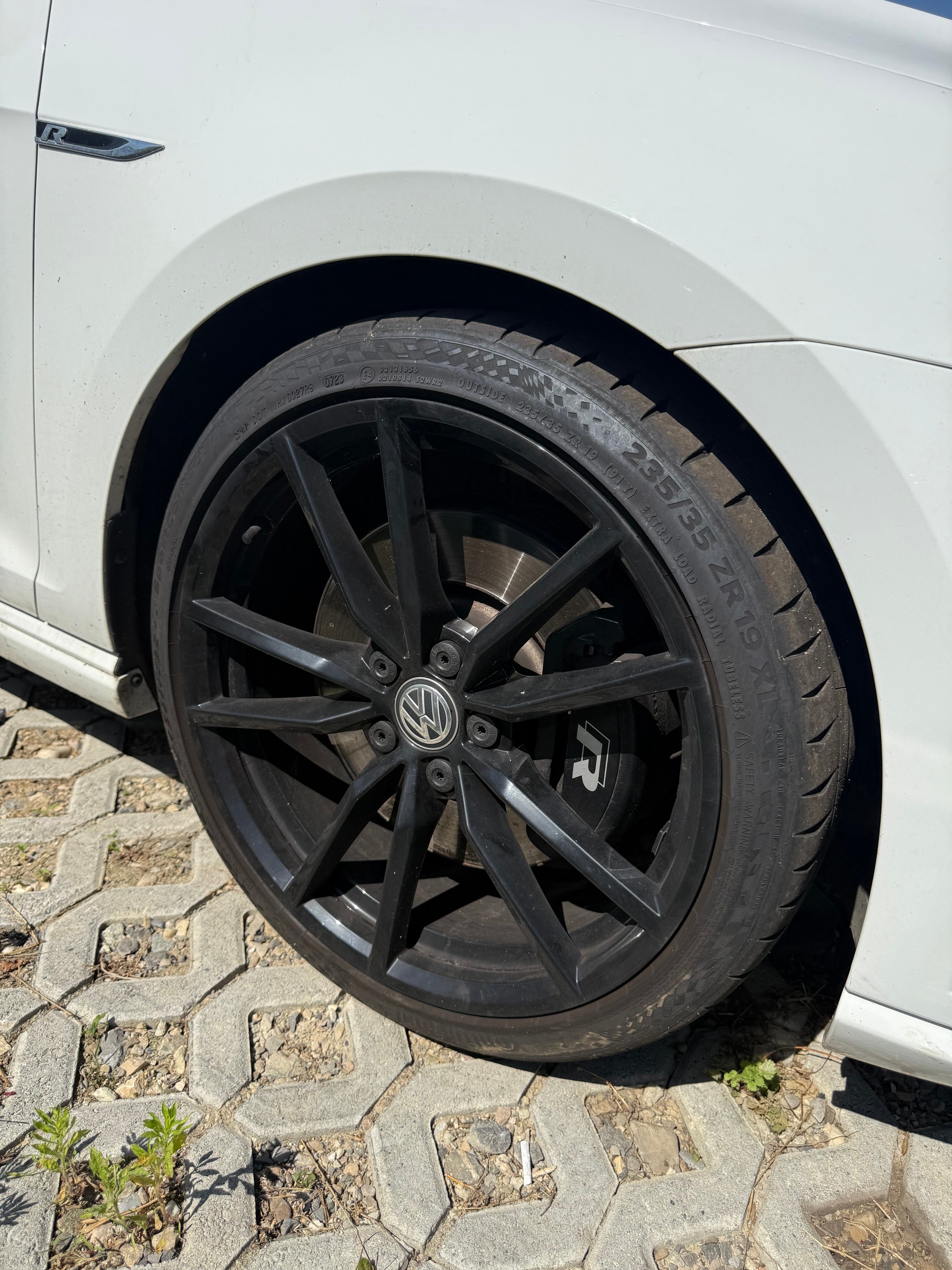 VW Golf 2.0 TSI R 4Motion DSG-image-8