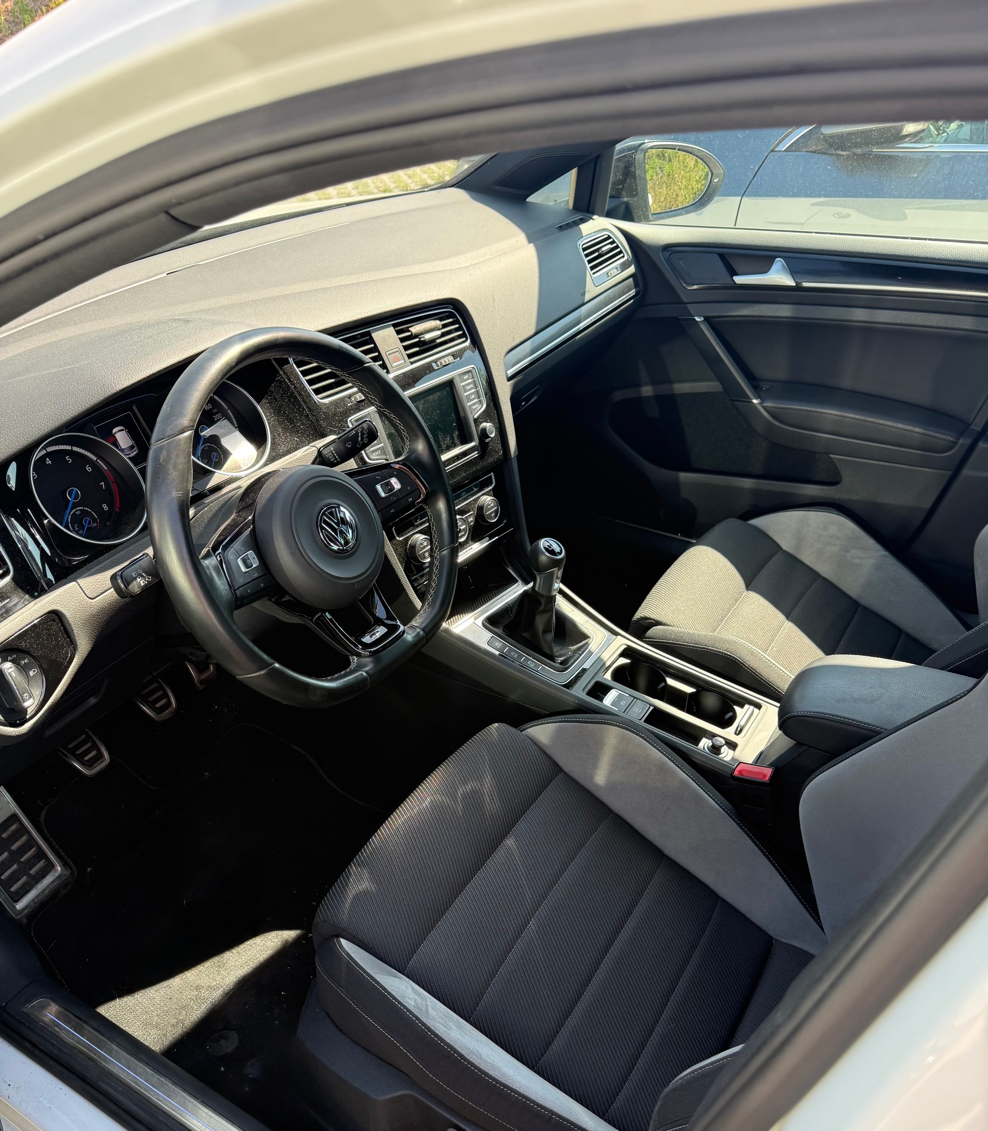 VW Golf 2.0 TSI R 4Motion DSG-image-3