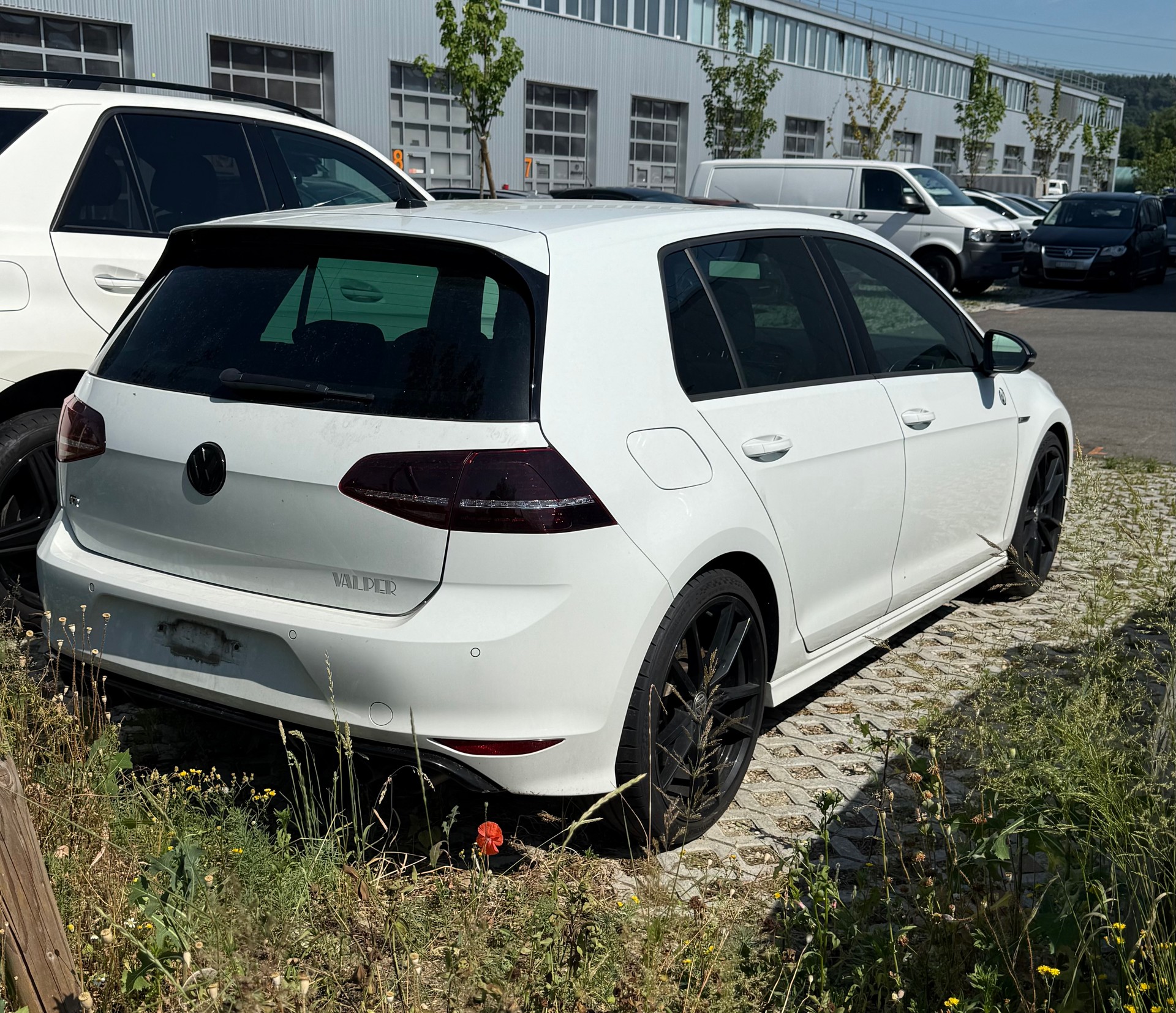 VW Golf 2.0 TSI R 4Motion DSG-image-1