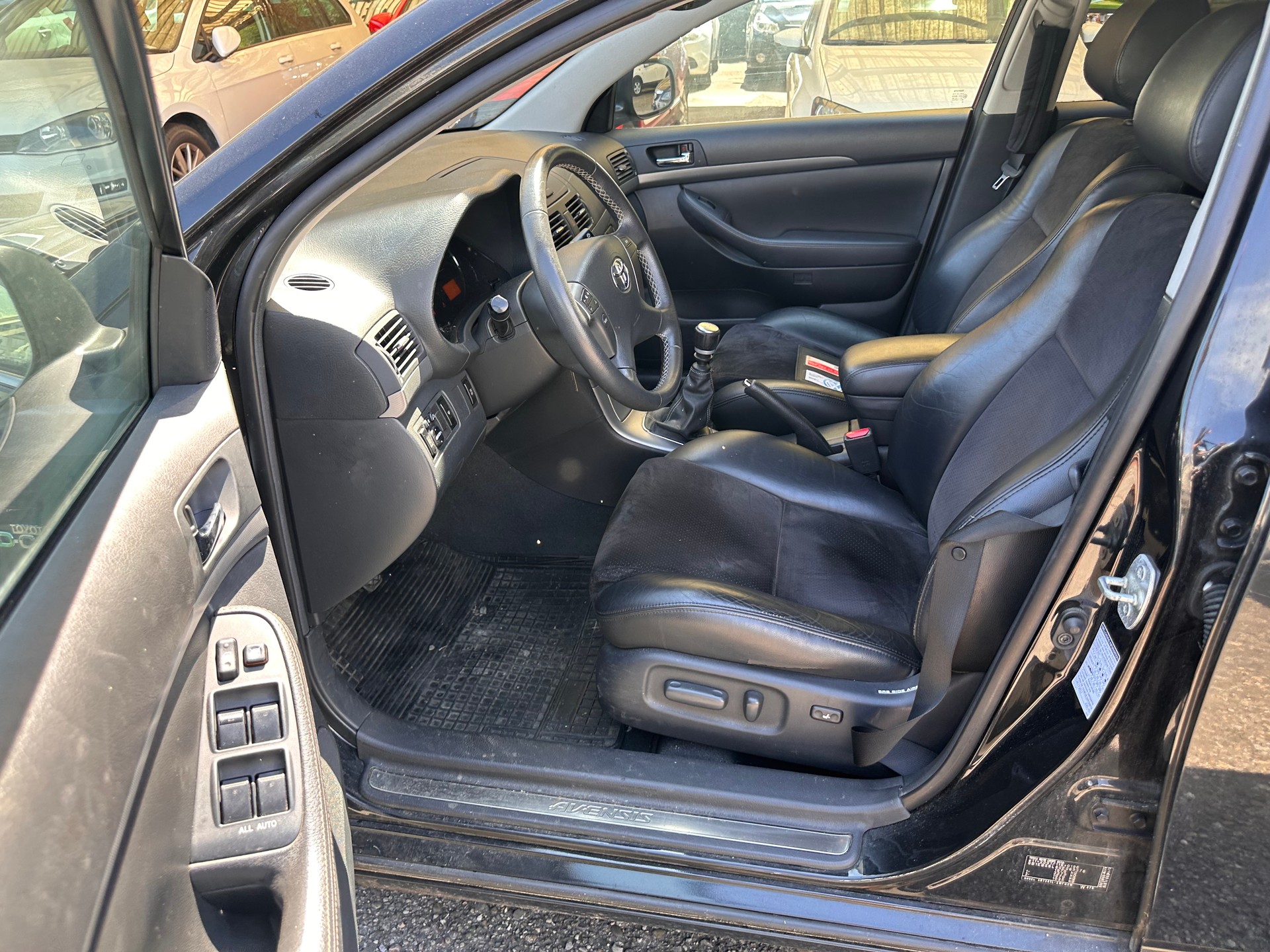 TOYOTA Avensis 2.2D-4 D CleanPower Linea Sol Sportswagon-image-11