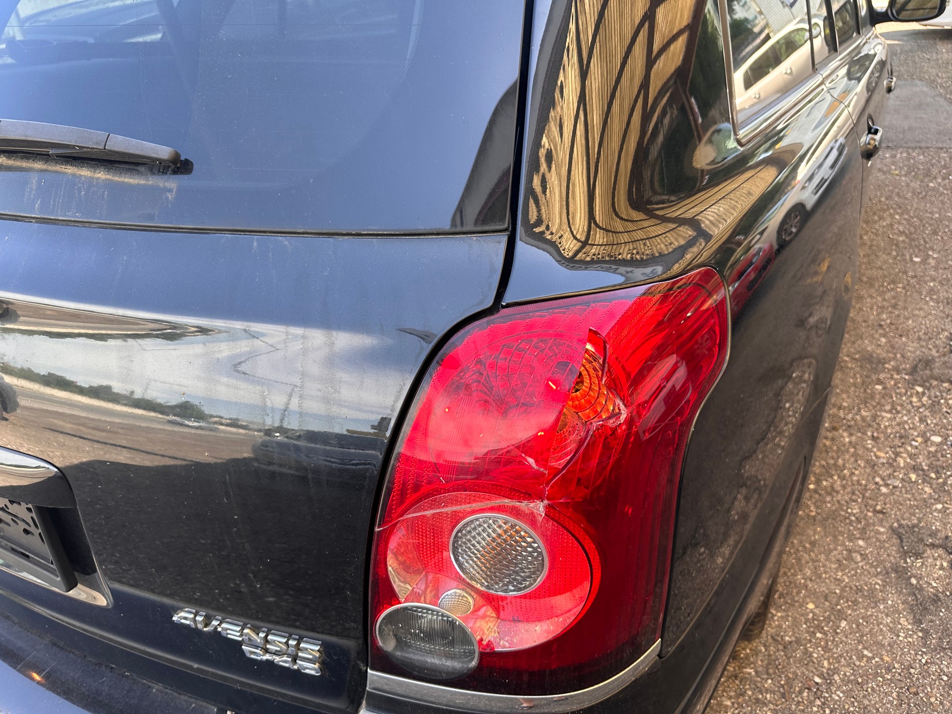 TOYOTA Avensis 2.2D-4 D CleanPower Linea Sol Sportswagon-image-4