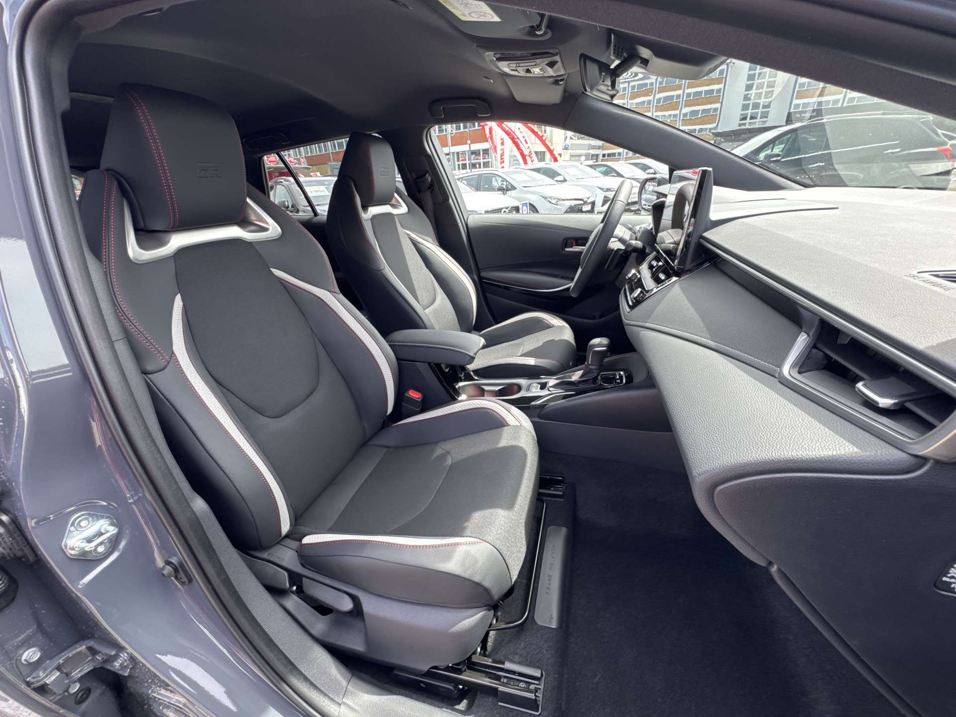 TOYOTA Corolla Touring Sports 2.0 HSD GR Sport e-CVT Automat-image-12