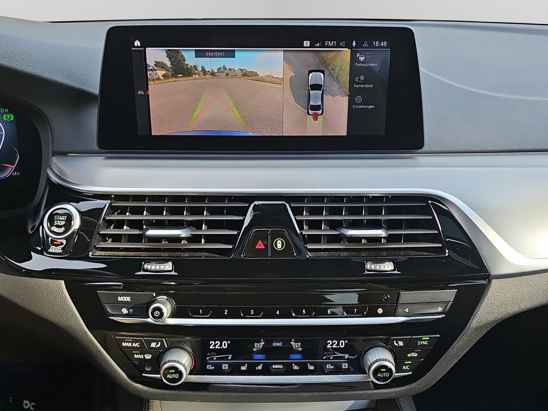 BMW M550i xDrive Steptronic-image-14