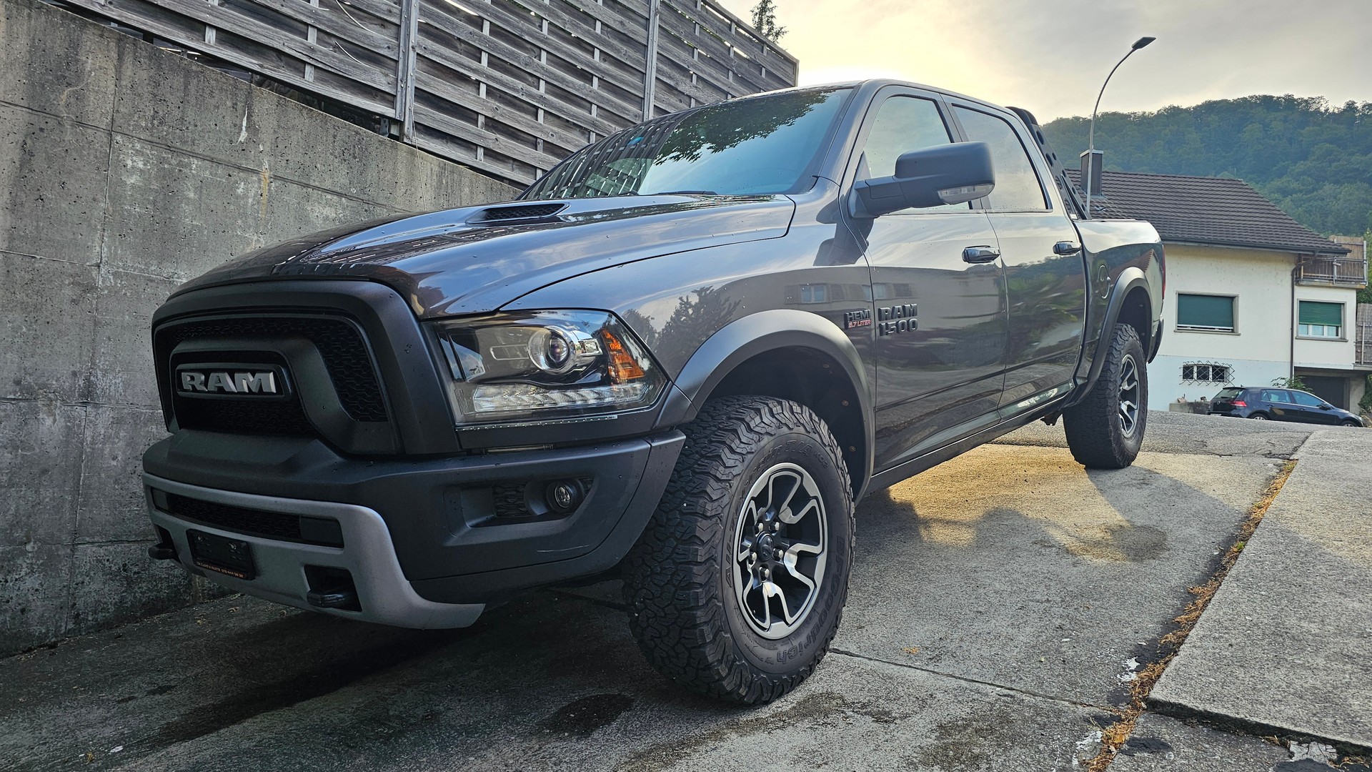 DODGE RAM 5.7 Rebel-image-3
