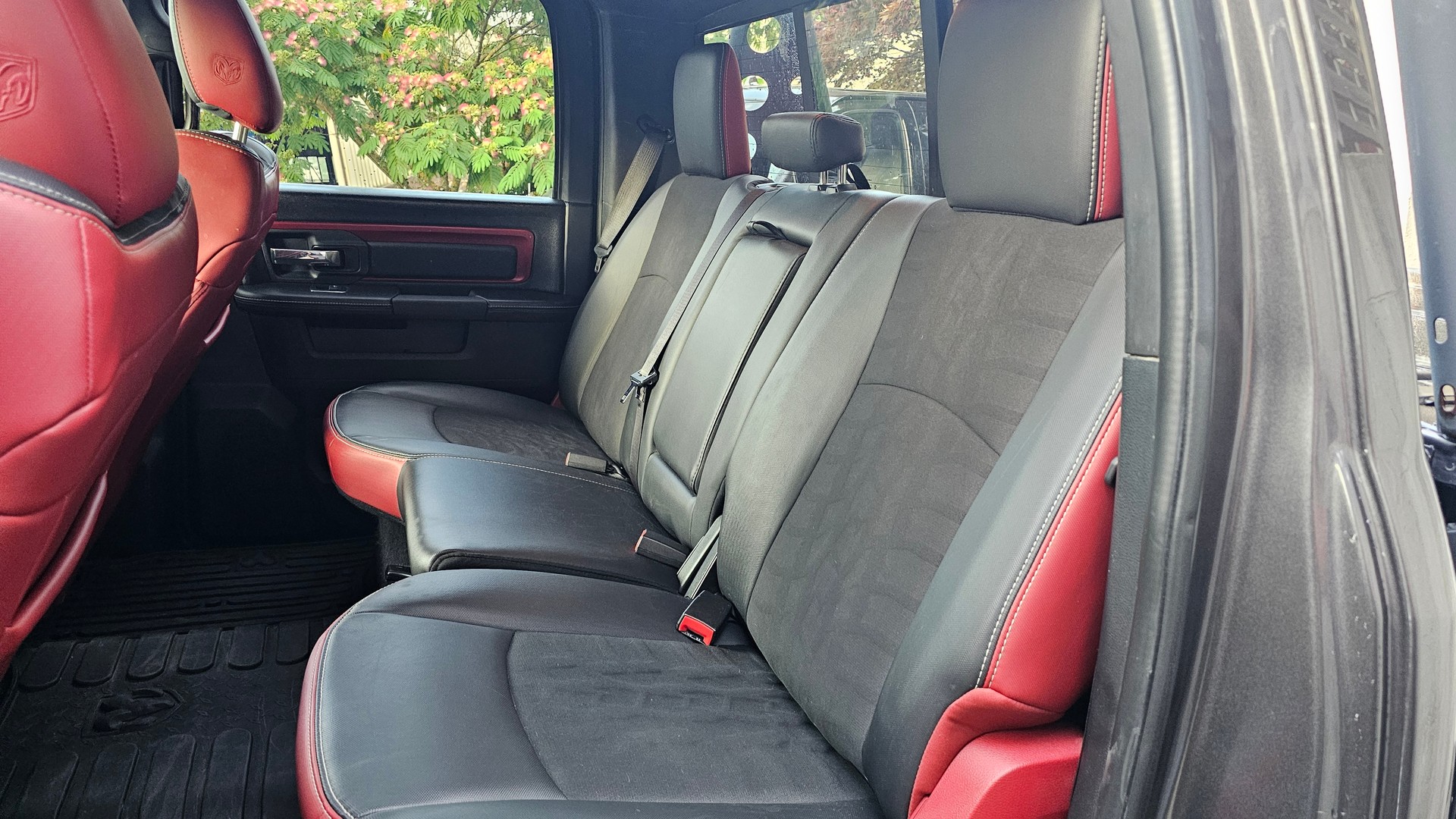 DODGE RAM 5.7 Rebel-image-9