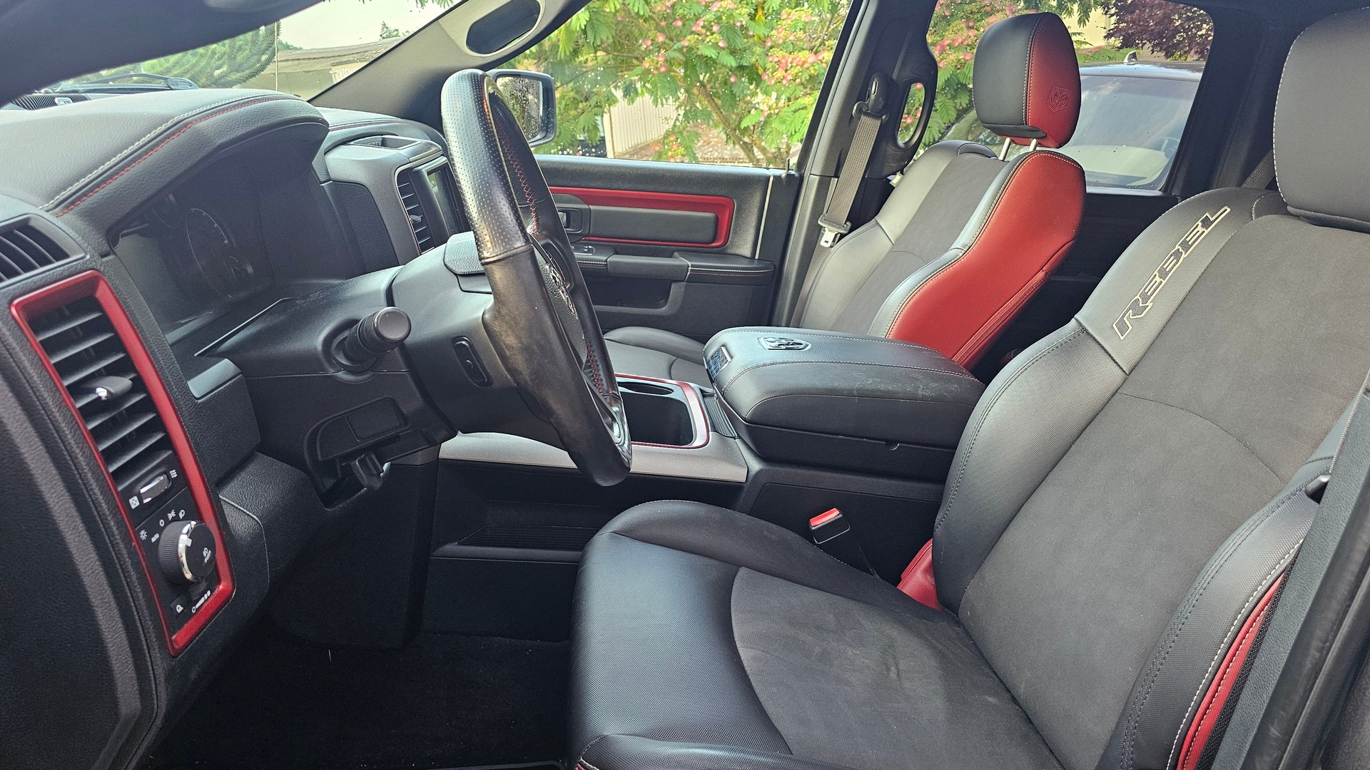 DODGE RAM 5.7 Rebel-image-6