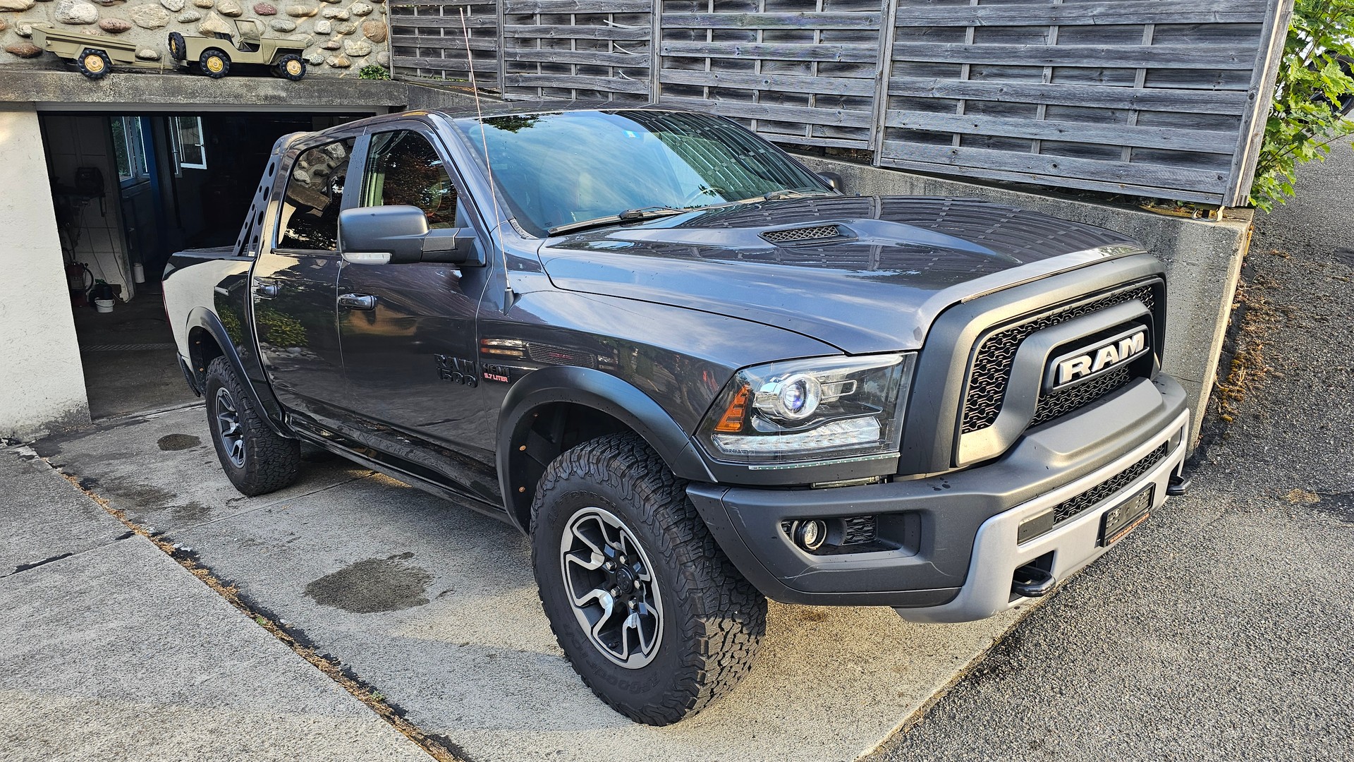 DODGE RAM 5.7 Rebel-image-0