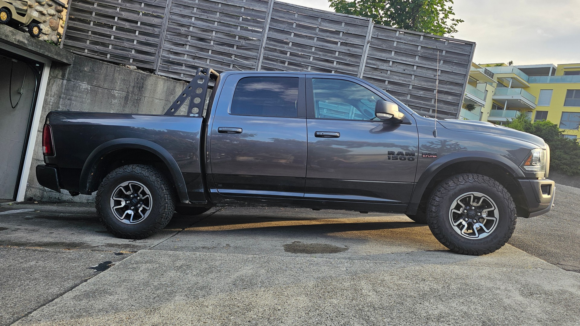 DODGE RAM 5.7 Rebel-image-1