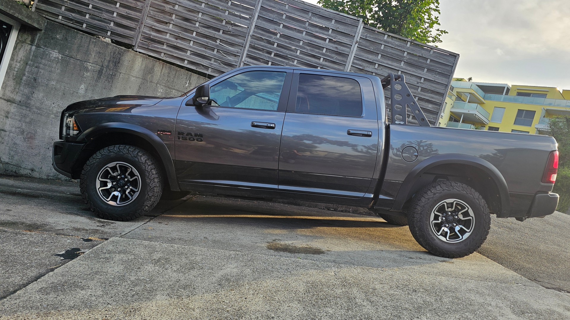 DODGE RAM 5.7 Rebel-image-4