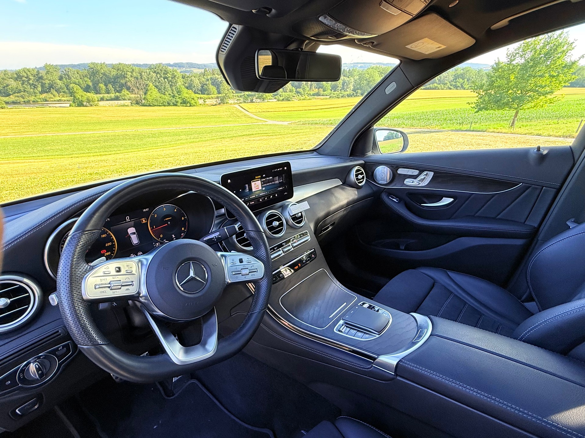 MERCEDES-BENZ GLC 300 d AMG Line 4m-image-7