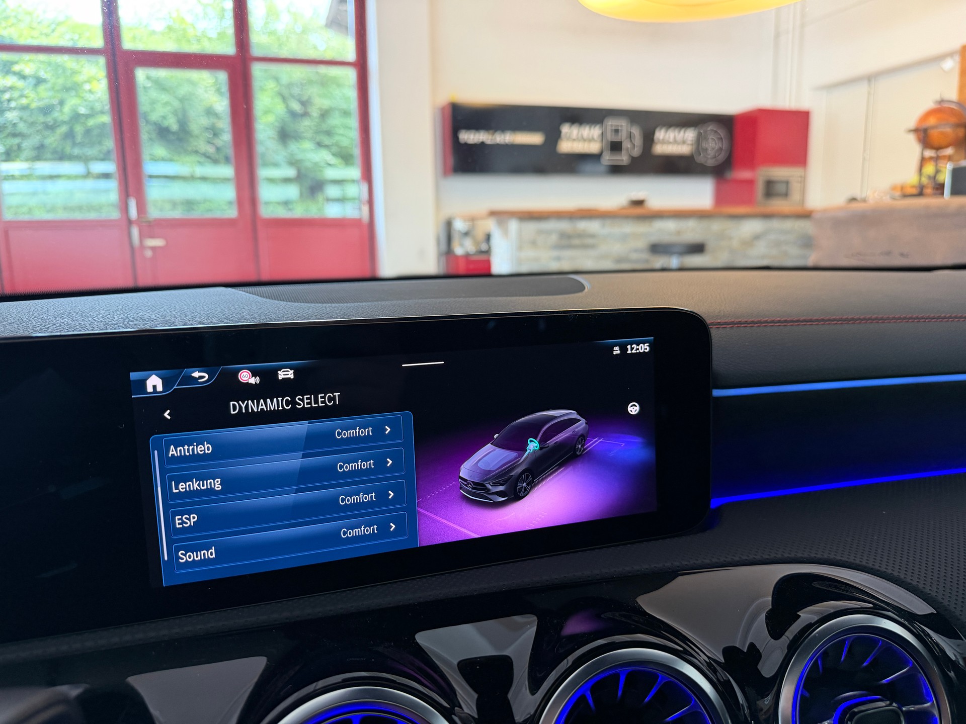 MERCEDES-BENZ CLA Shooting Brake 200 AMG LINE 7G-DCT-image-26