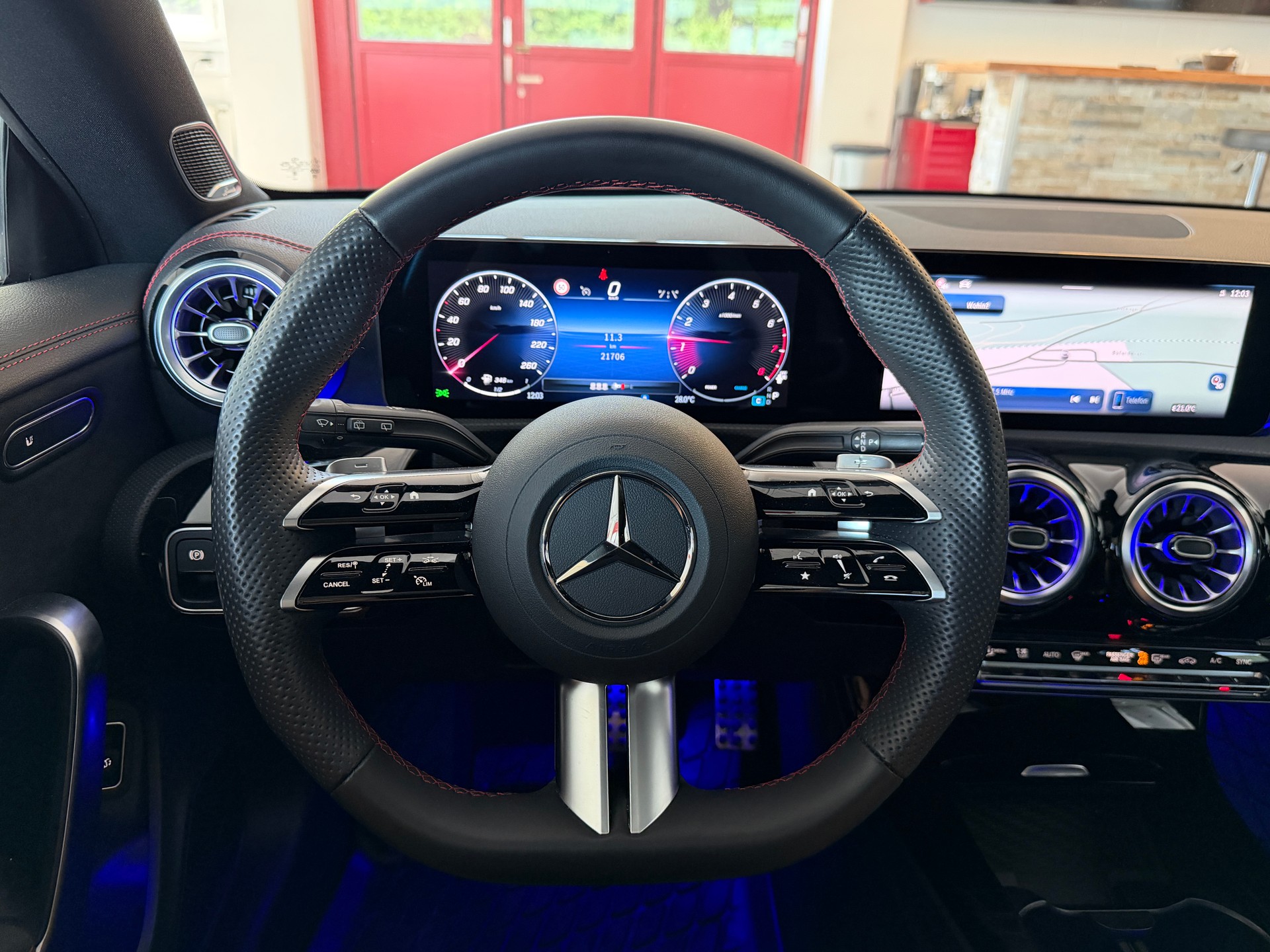 MERCEDES-BENZ CLA Shooting Brake 200 AMG LINE 7G-DCT-image-18