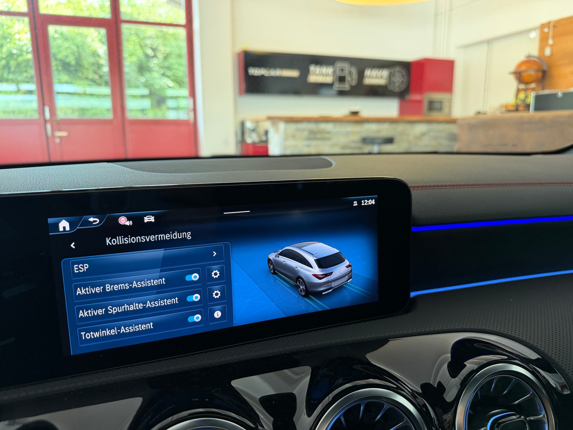 MERCEDES-BENZ CLA Shooting Brake 200 AMG LINE 7G-DCT-image-24