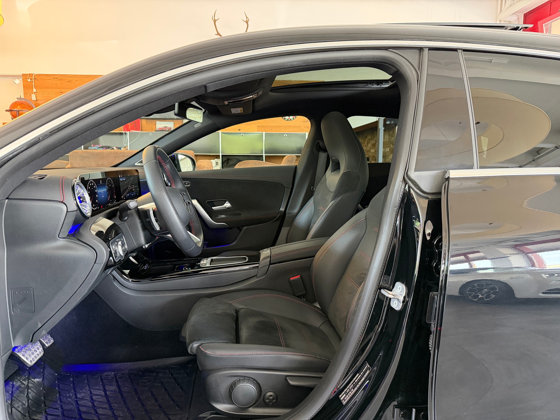 MERCEDES-BENZ CLA Shooting Brake 200 AMG LINE 7G-DCT-image-9