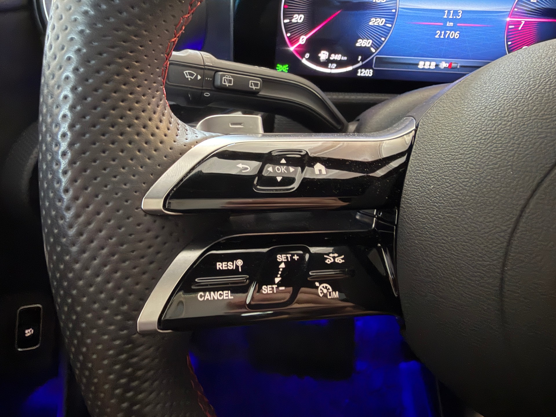 MERCEDES-BENZ CLA Shooting Brake 200 AMG LINE 7G-DCT-image-19