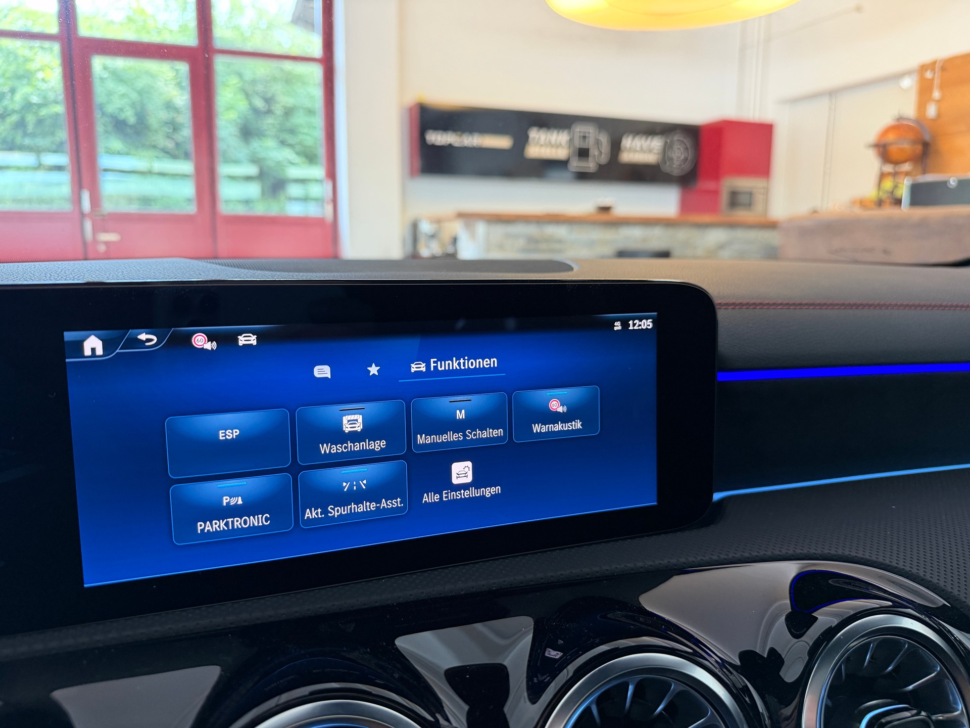 MERCEDES-BENZ CLA Shooting Brake 200 AMG LINE 7G-DCT-image-27