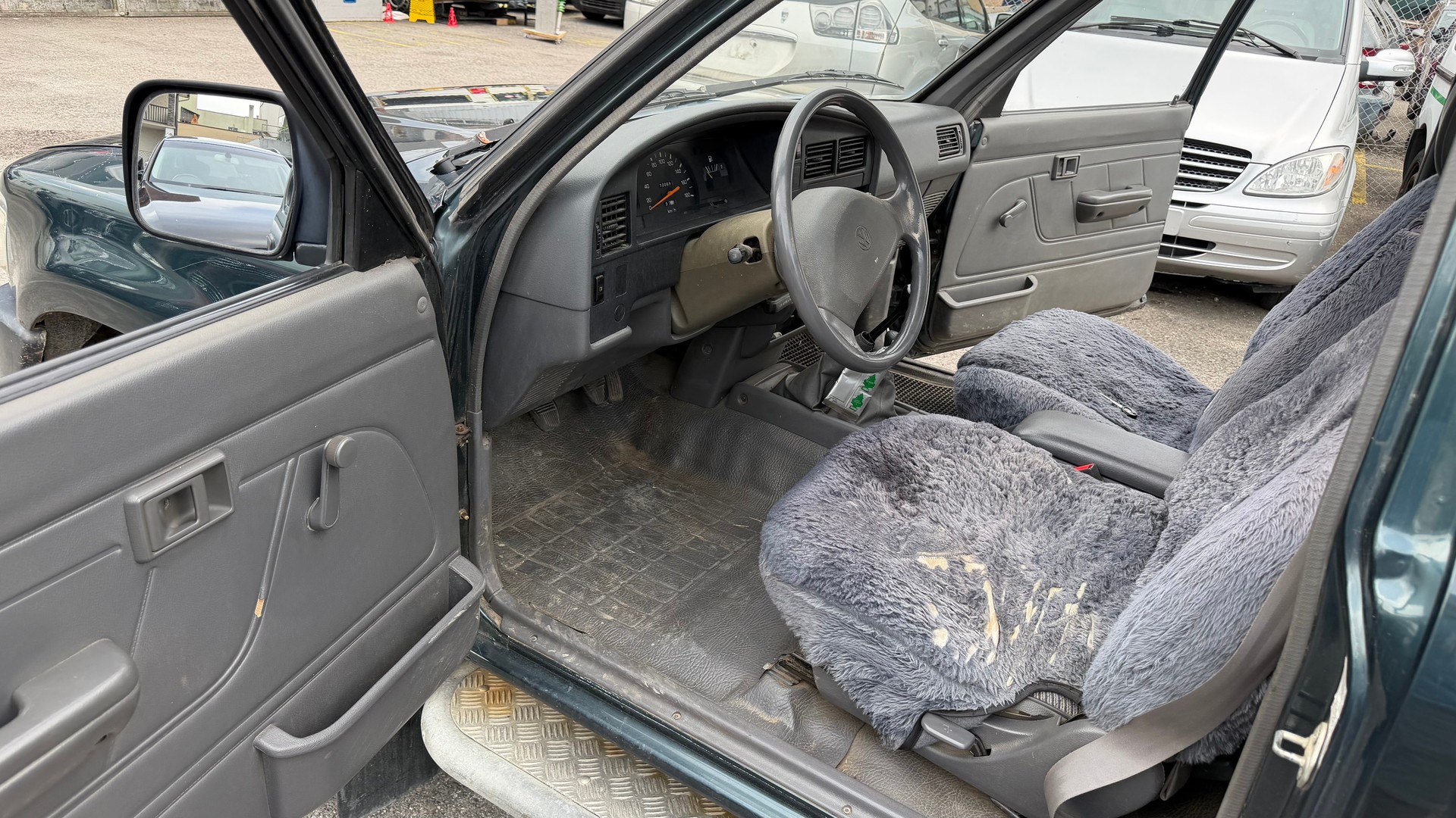 VW Taro 4x4 Normal Cab (CL)-image-7
