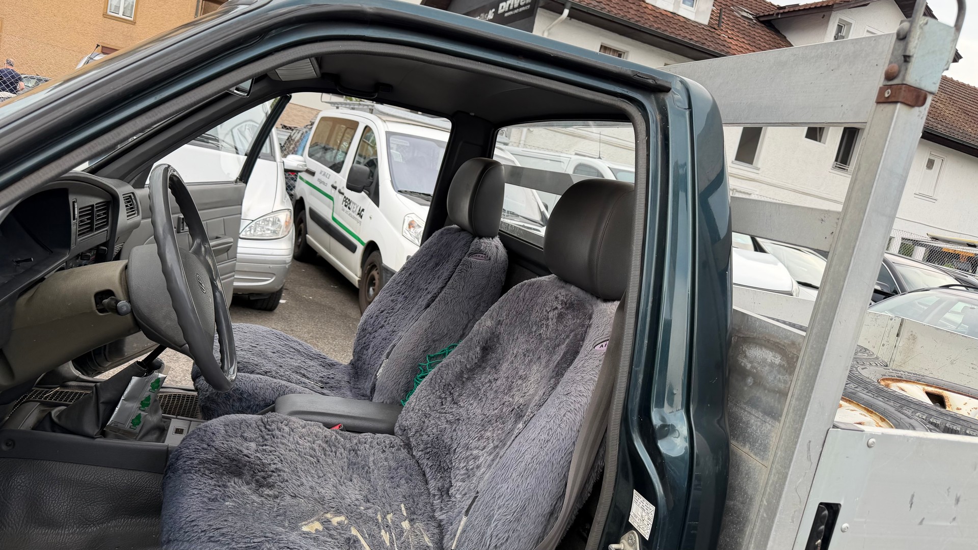 VW Taro 4x4 Normal Cab (CL)-image-8
