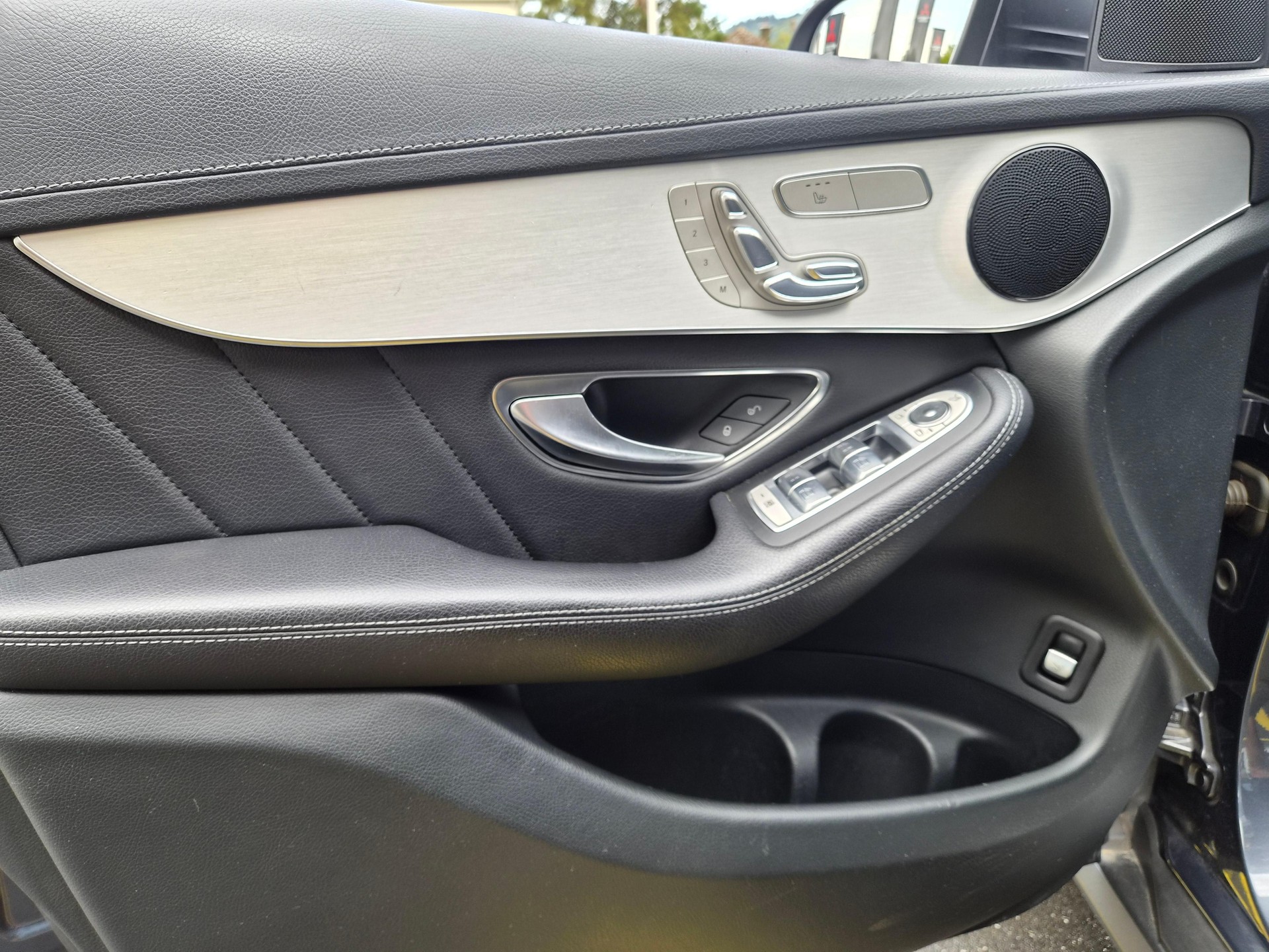 MERCEDES-BENZ GLC 250 d AMG Line 4m-image-10