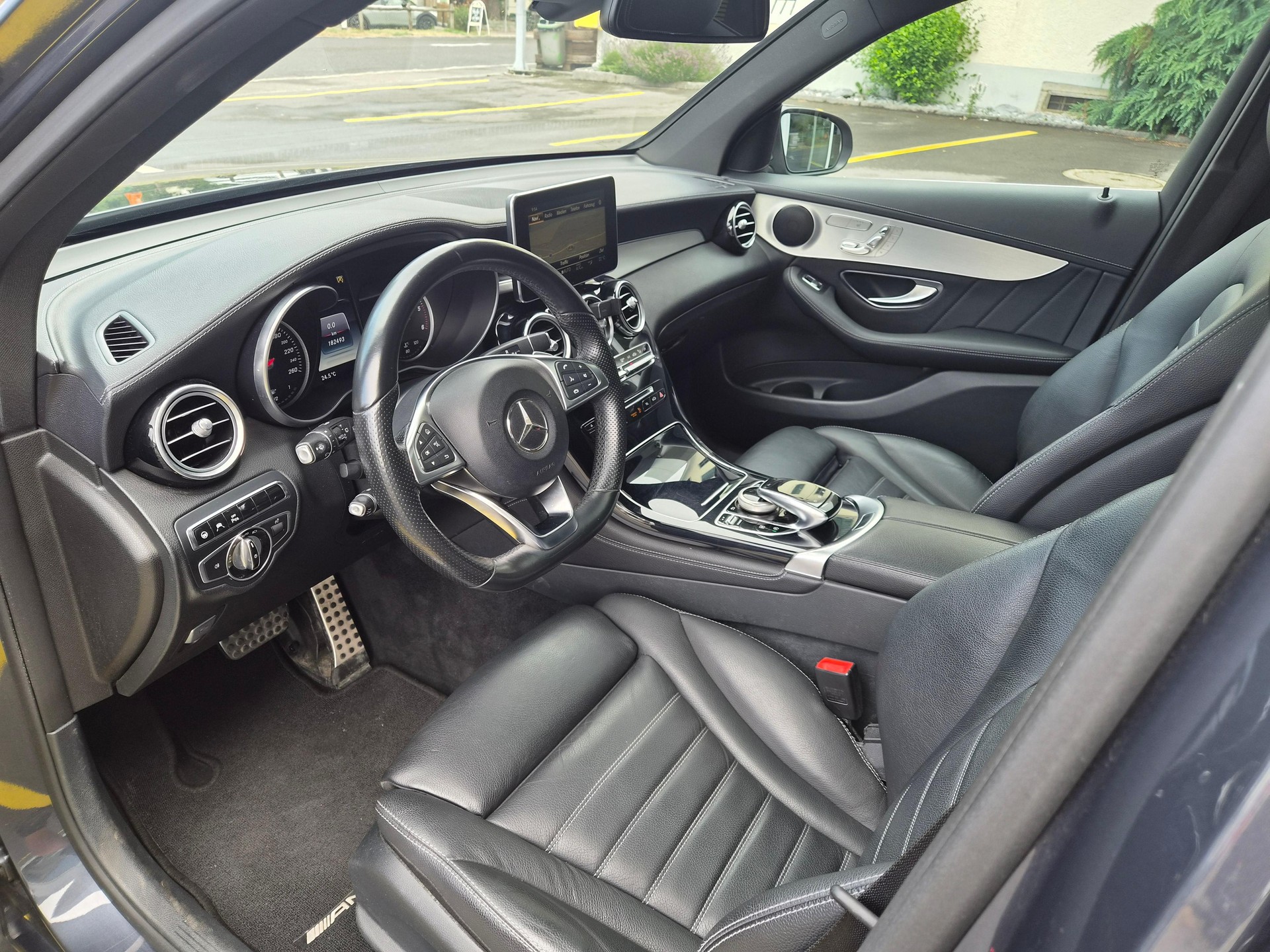 MERCEDES-BENZ GLC 250 d AMG Line 4m-image-9