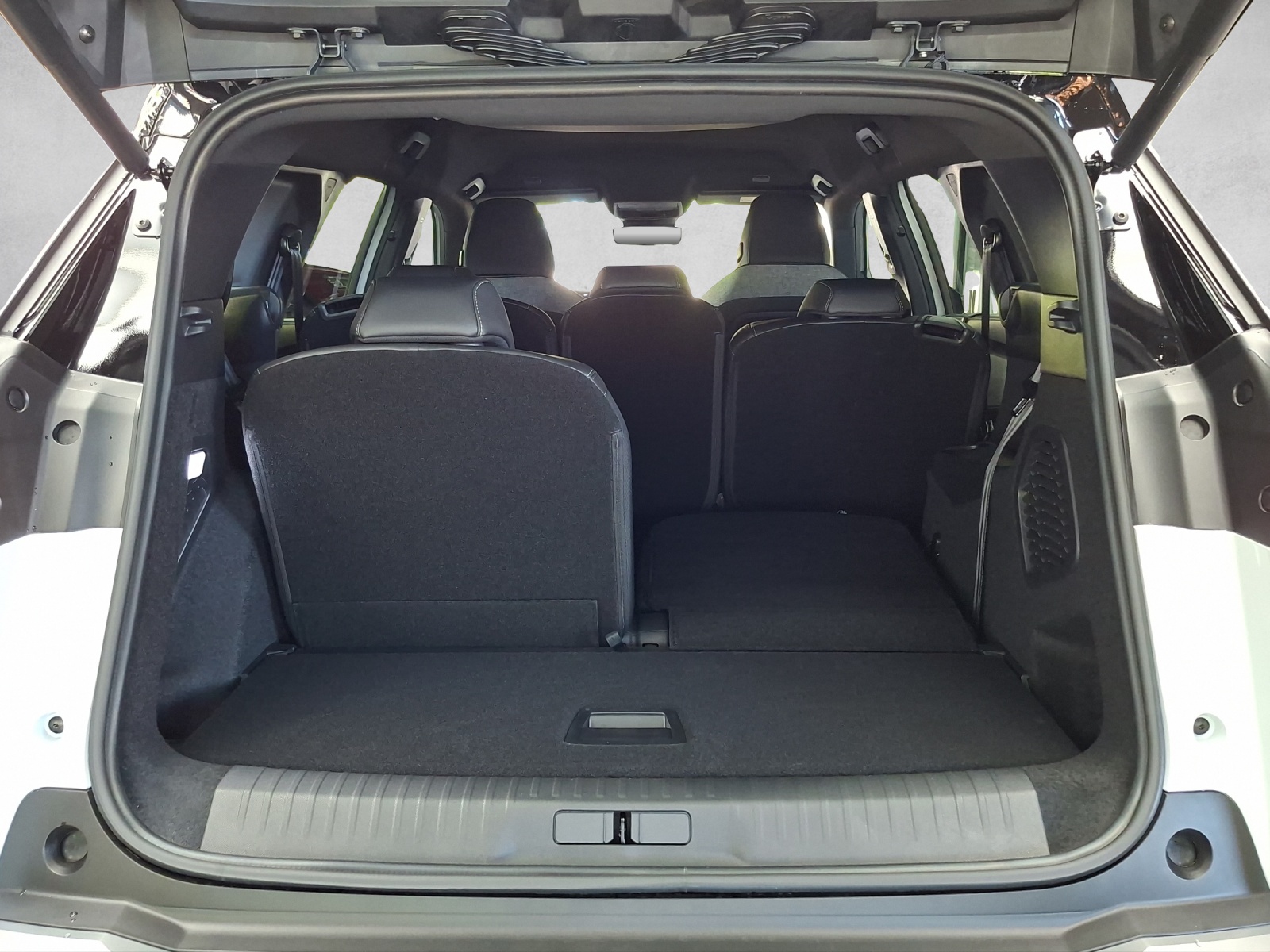 PEUGEOT 5008 1.6 PHEV GT-image-12