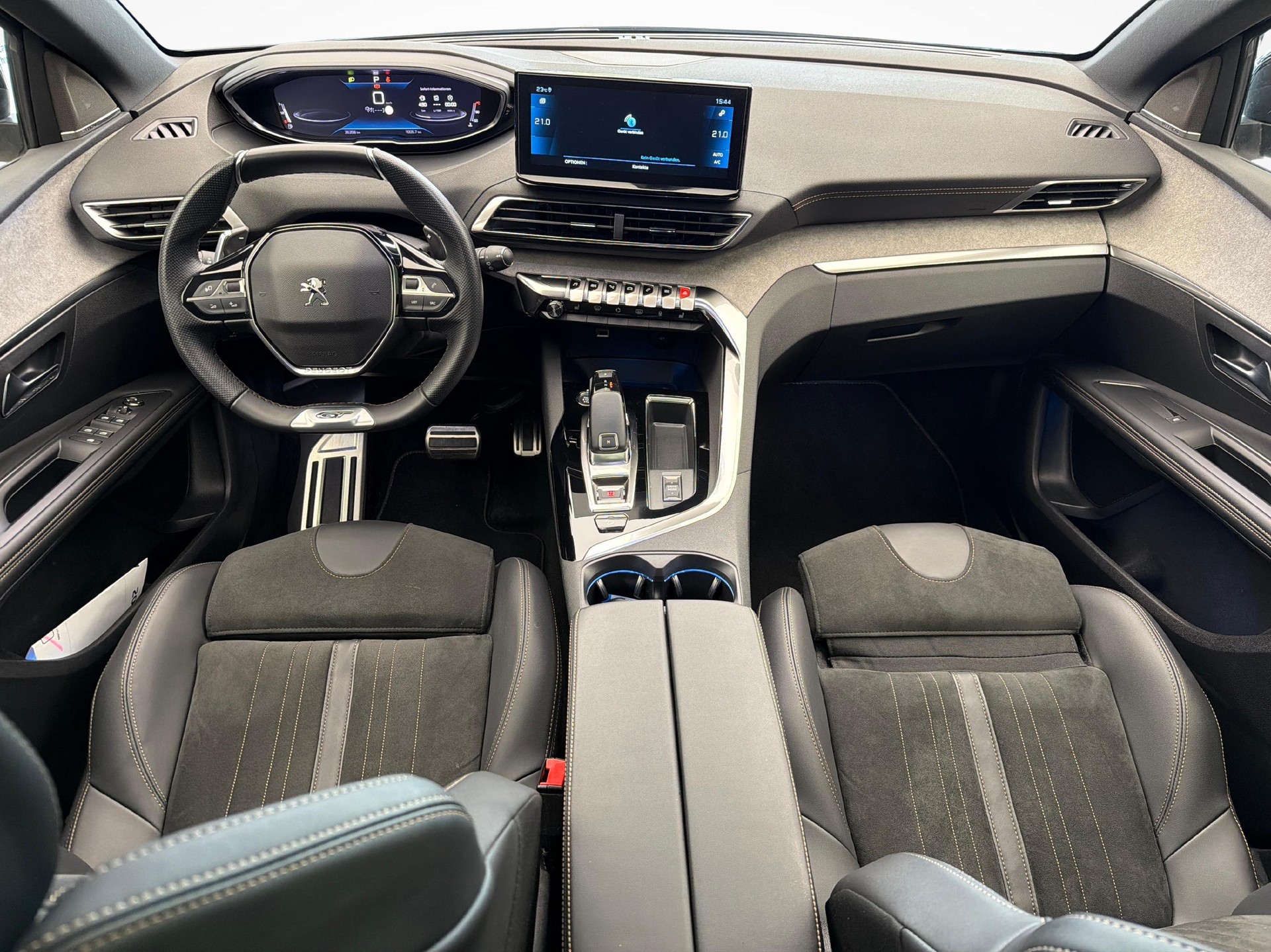 PEUGEOT 3008 1.2 PureTech GT Pack-image-8