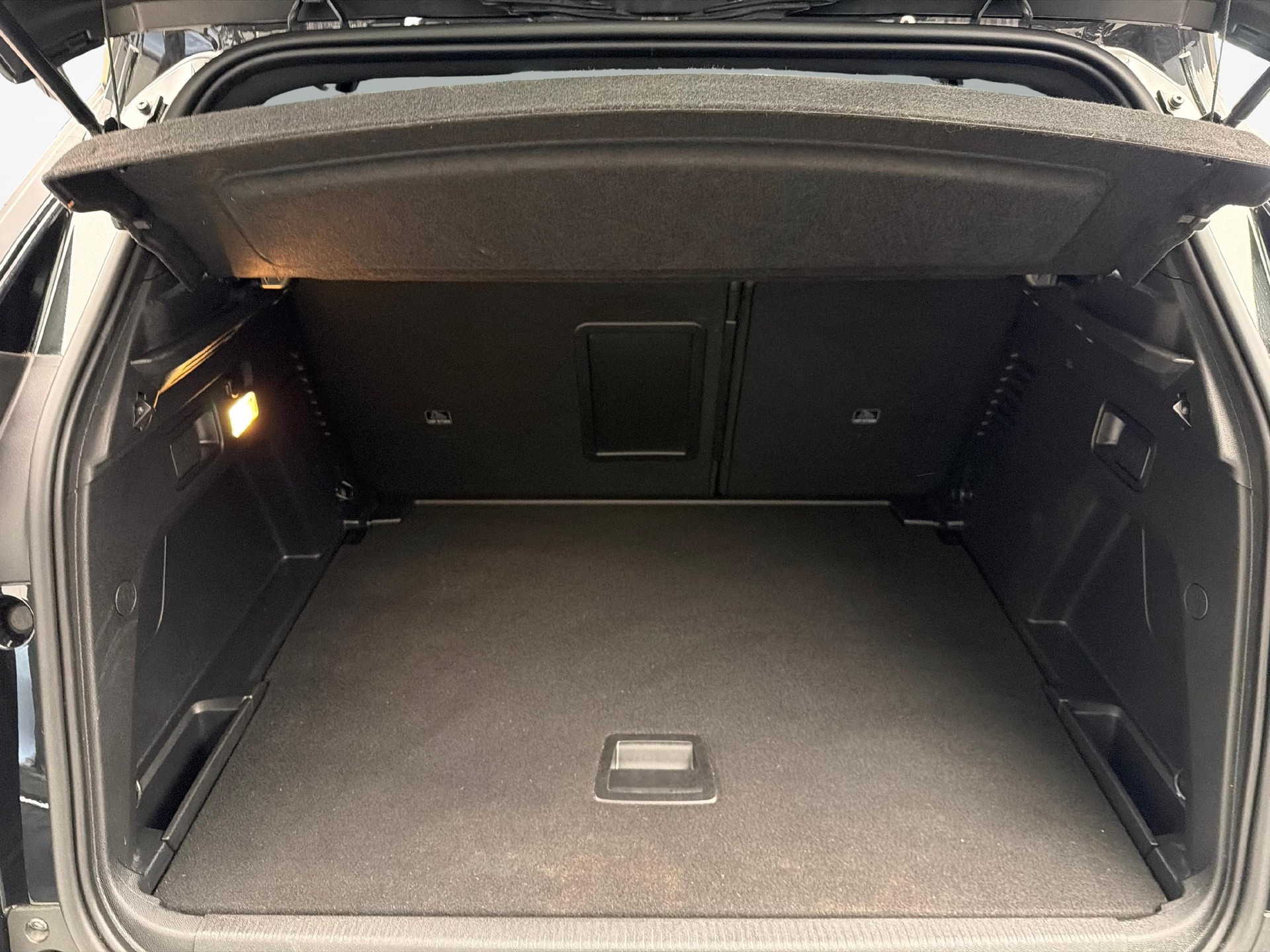 PEUGEOT 3008 1.2 PureTech GT Pack-image-11