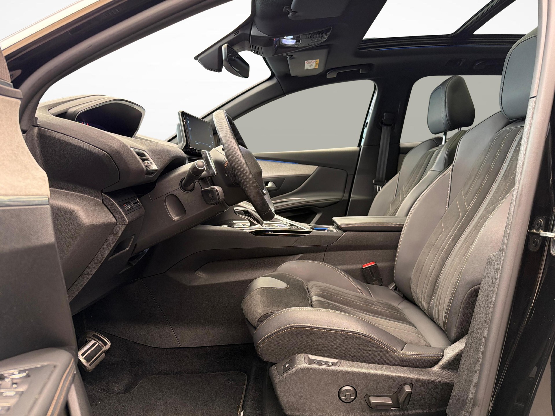 PEUGEOT 3008 1.2 PureTech GT Pack-image-9
