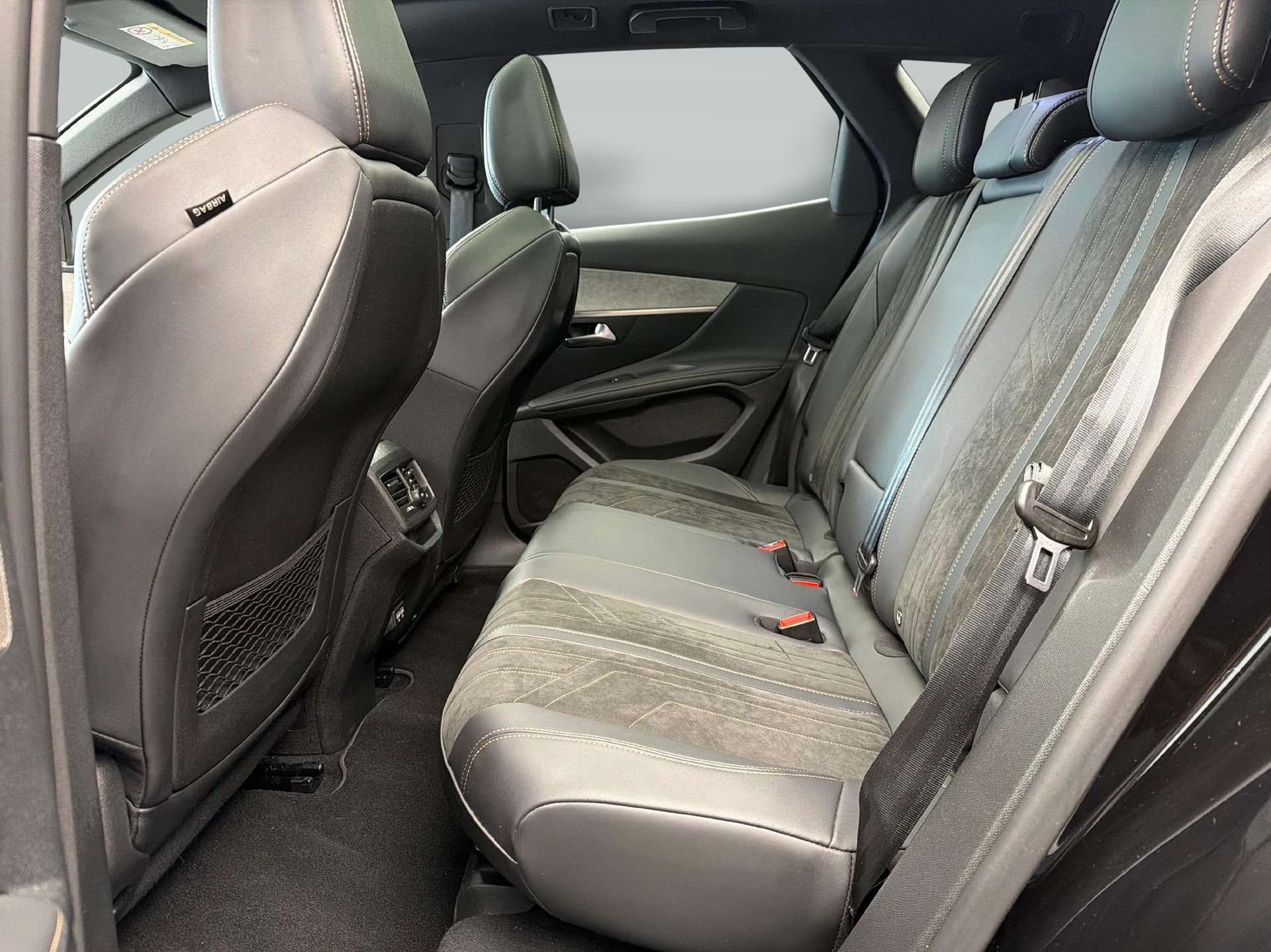 PEUGEOT 3008 1.2 PureTech GT Pack-image-10