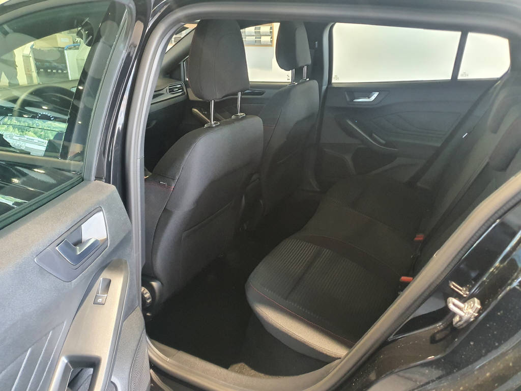 FORD Focus Station Wagon 1.0i EcoB Hybrid 155 ST-Line-image-10