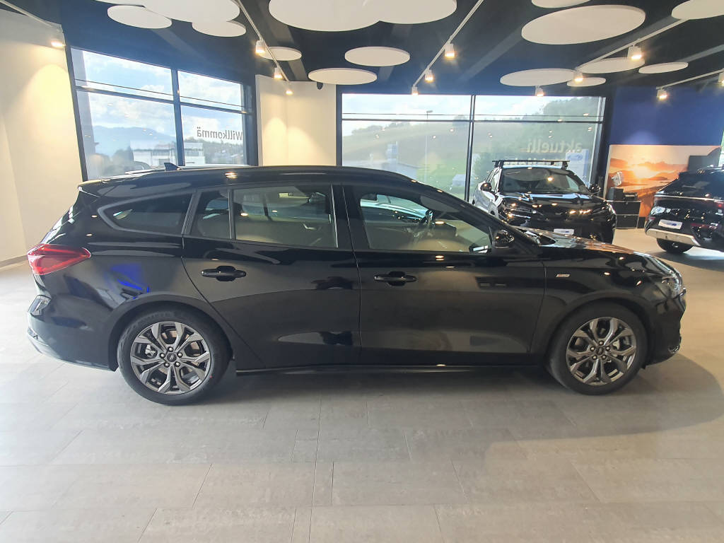 FORD Focus Station Wagon 1.0i EcoB Hybrid 155 ST-Line-image-3
