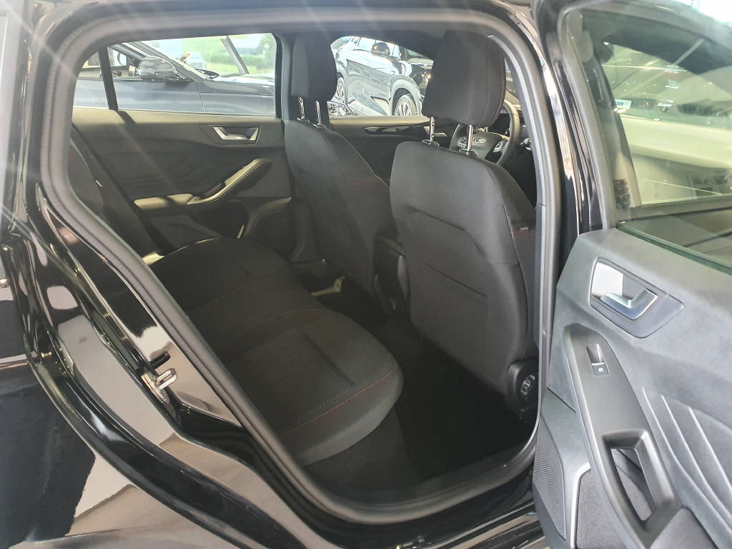 FORD Focus Station Wagon 1.0i EcoB Hybrid 155 ST-Line-image-9