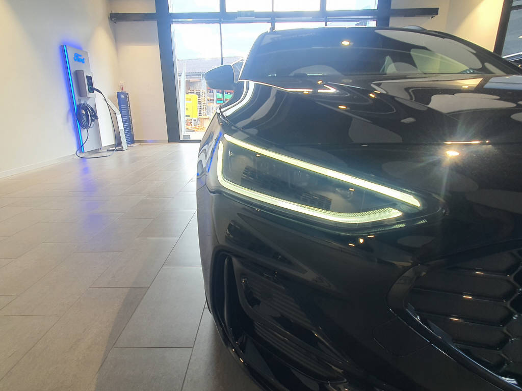 FORD Focus Station Wagon 1.0i EcoB Hybrid 155 ST-Line-image-12