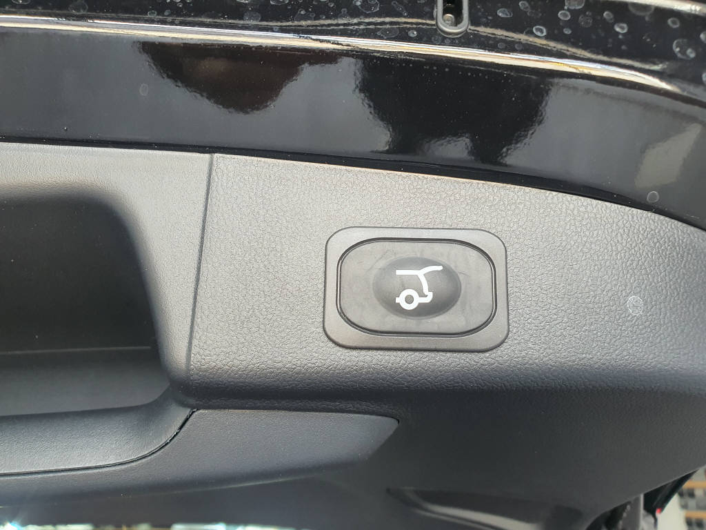 FORD Focus Station Wagon 1.0i EcoB Hybrid 155 ST-Line-image-14